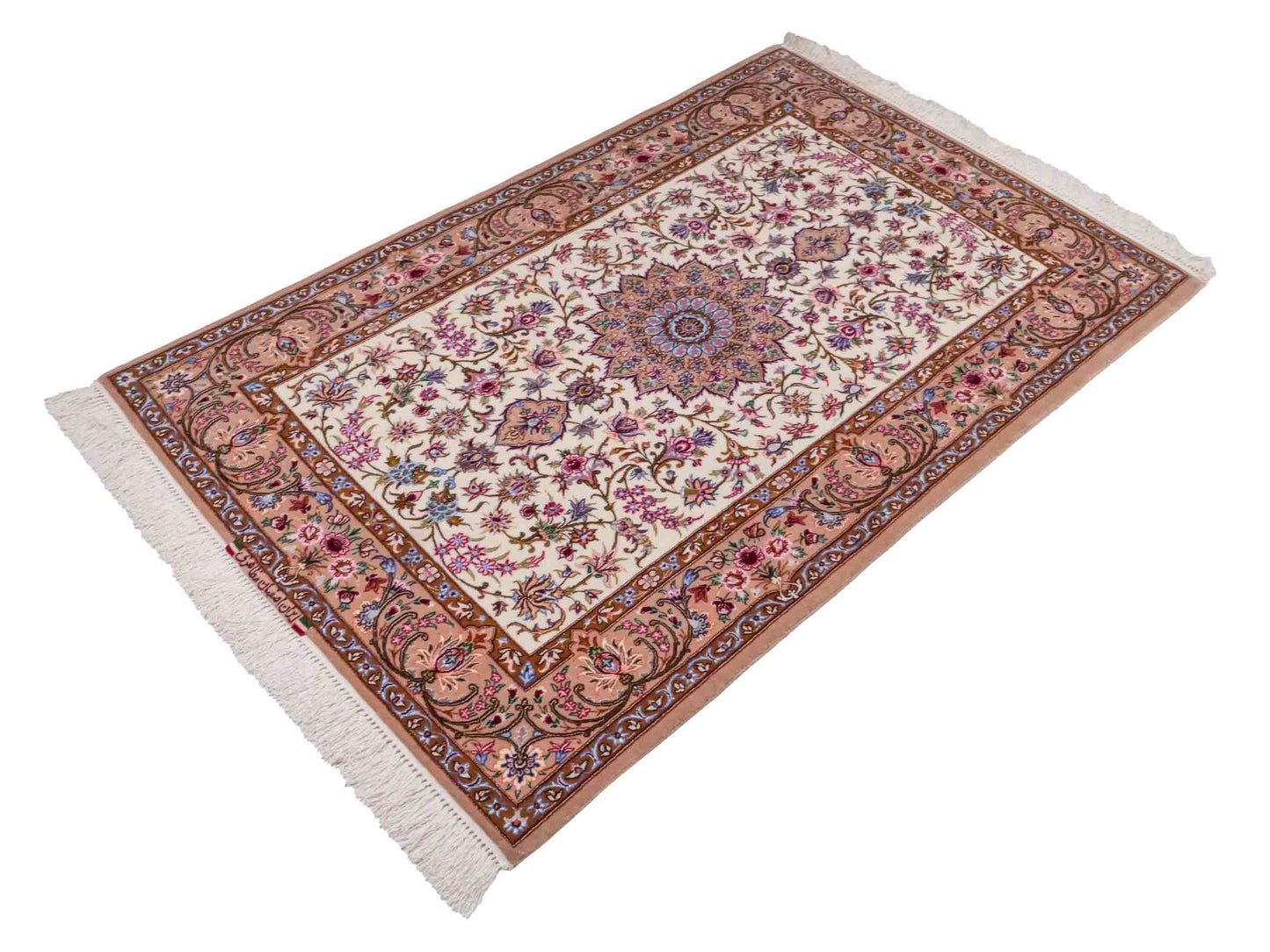 Handgeknüpfter "Mazaheri" Isfahan Perserteppich von Khademi aus Wolle & Seide, beige, cremeweiß. Persischer Teppich mit Medaillon, signiert, fein. Orientteppich geknüpft in Iran. Größe: 166 cm x 107 cm. Teppichnummer: DB3-1006 | Jupiter Intl.