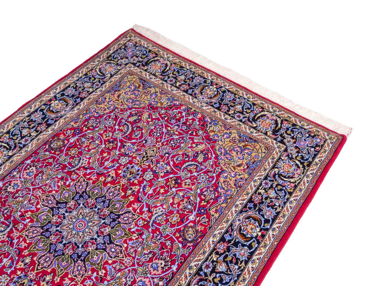 Handgeknüpfter "Entezari" Isfahan Perserteppich von Khademi aus Wolle mit Seide, rot-blau. Feiner, persischer Teppich mit Medaillon, signiert. Orientteppich, von Hand geknüpft in Iran. Größe: 169 x 112 cm. Teppichnummer: DB3-1031 Jupiter Intl.