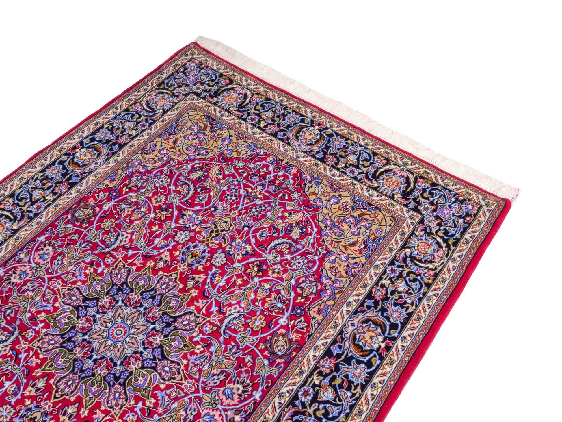 Handgeknüpfter "Entezari" Isfahan Perserteppich von Khademi aus Wolle mit Seide, rot-blau. Feiner, persischer Teppich mit Medaillon, signiert. Orientteppich, von Hand geknüpft in Iran. Größe: 169 x 112 cm. Teppichnummer: DB3-1031 Jupiter Intl.