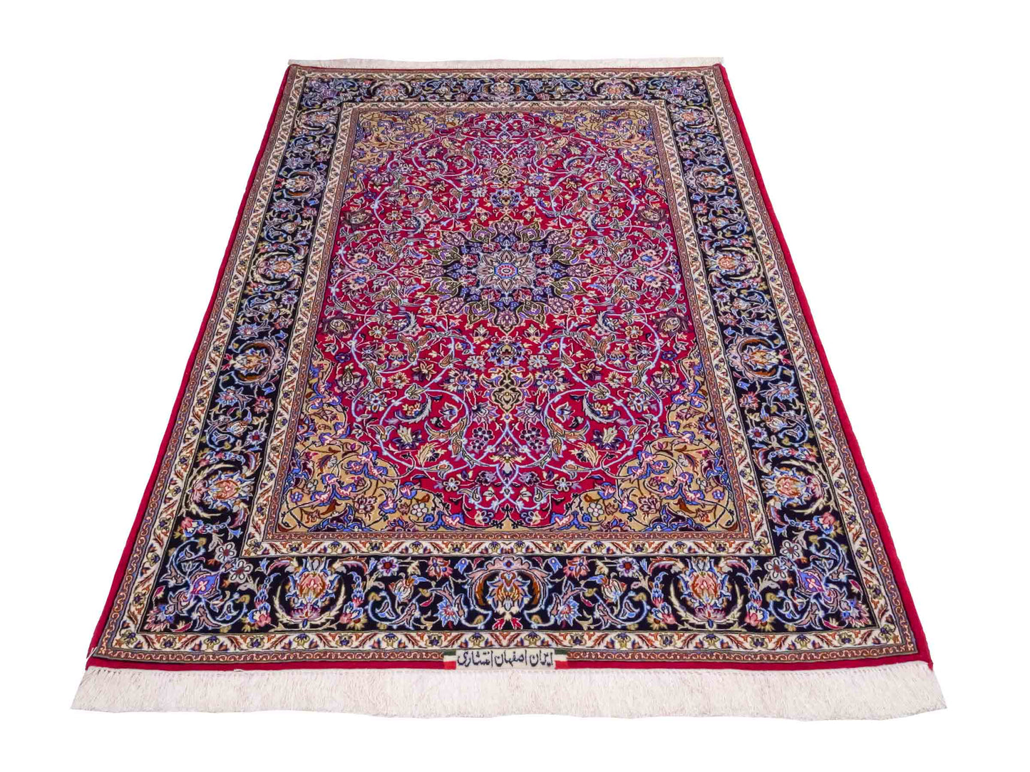 Handgeknüpfter "Entezari" Isfahan Perserteppich von Khademi aus Wolle mit Seide, rot-blau. Feiner, persischer Teppich mit Medaillon, signiert. Orientteppich, von Hand geknüpft in Iran. Größe: 169 x 112 cm. Teppichnummer: DB3-1031 Jupiter Intl.
