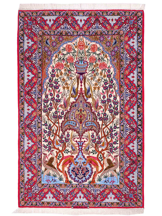 Handgeknüpfter "Emadzadeh" Isfahan Perserteppich von Khademi aus Wolle mit Seide, rot, creme. Feiner, persischer Teppich mit Bildmotiv, signiert. Orientteppich, geknüpft in Iran. Größe: 170 x 112 cm. Teppichnummer: SB3-1065 | Jupiter Intl.