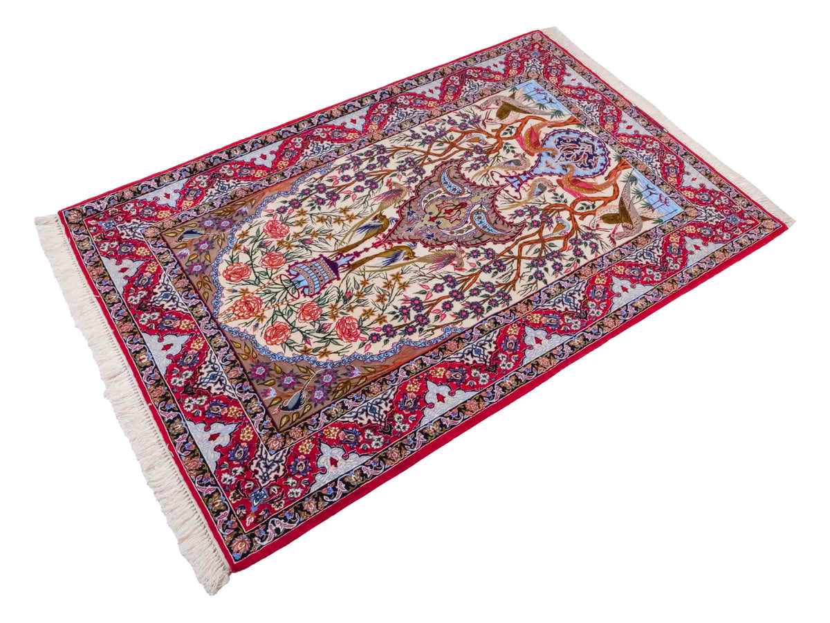 Handgeknüpfter "Emadzadeh" Isfahan Perserteppich von Khademi aus Wolle mit Seide, rot, creme. Feiner, persischer Teppich mit Bildmotiv, signiert. Orientteppich, geknüpft in Iran. Größe: 170 x 112 cm. Teppichnummer: SB3-1065 | Jupiter Intl.