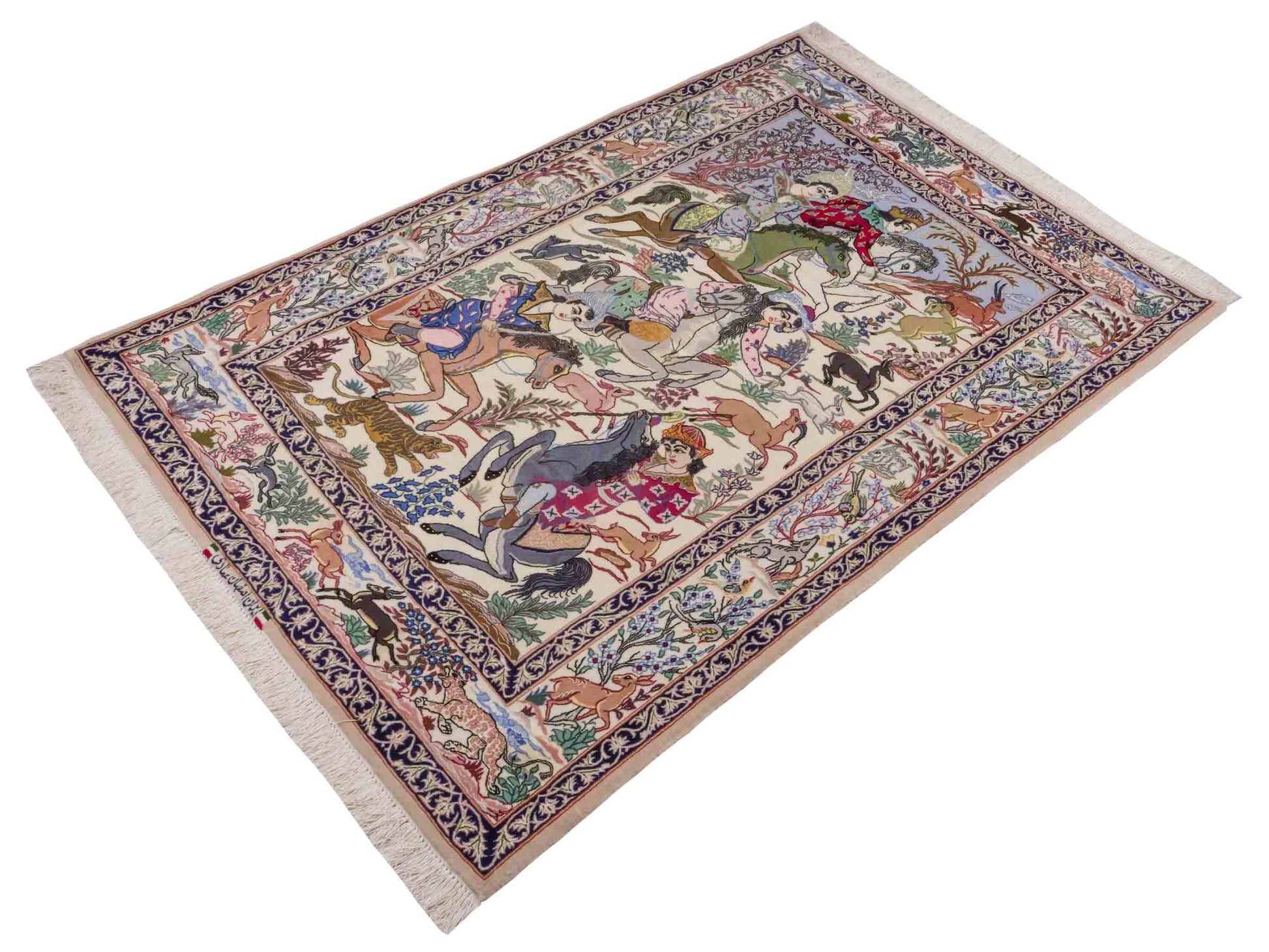 Handgeknüpfter "Emadi" Isfahan Perserteppich von Khademi aus Wolle mit Seide, cremeweiß. Feiner, persischer Teppich mit Feldmuster, signiert. Orientteppich, geknüpft in Iran. Größe: 170 x 113 cm. Teppichnummer: SB3-1073 | Jupiter In