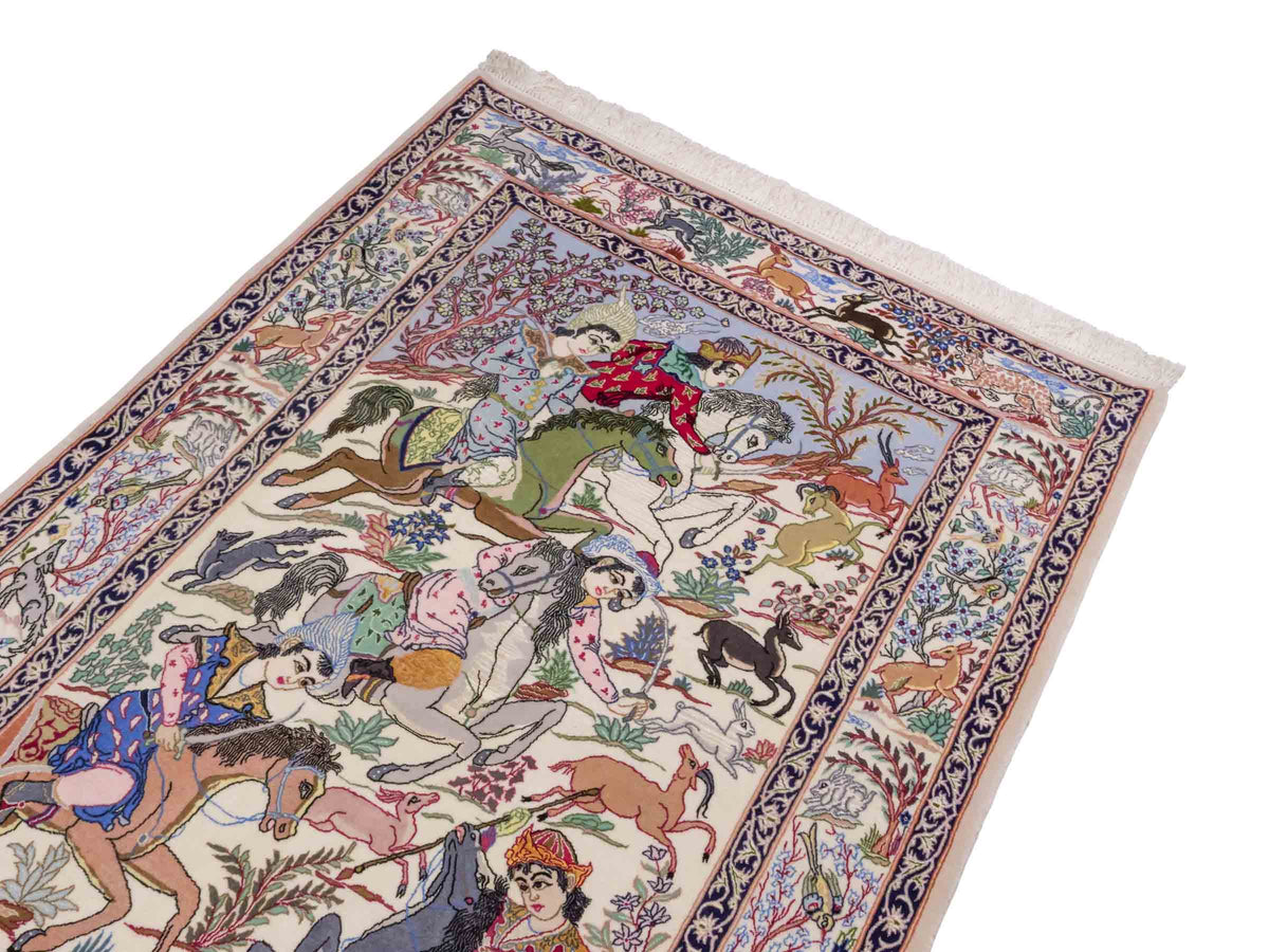 Handgeknüpfter "Emadi" Isfahan Perserteppich von Khademi aus Wolle mit Seide, cremeweiß. Feiner, persischer Teppich mit Feldmuster, signiert. Orientteppich, geknüpft in Iran. Größe: 170 x 113 cm. Teppichnummer: SB3-1073 | Jupiter In
