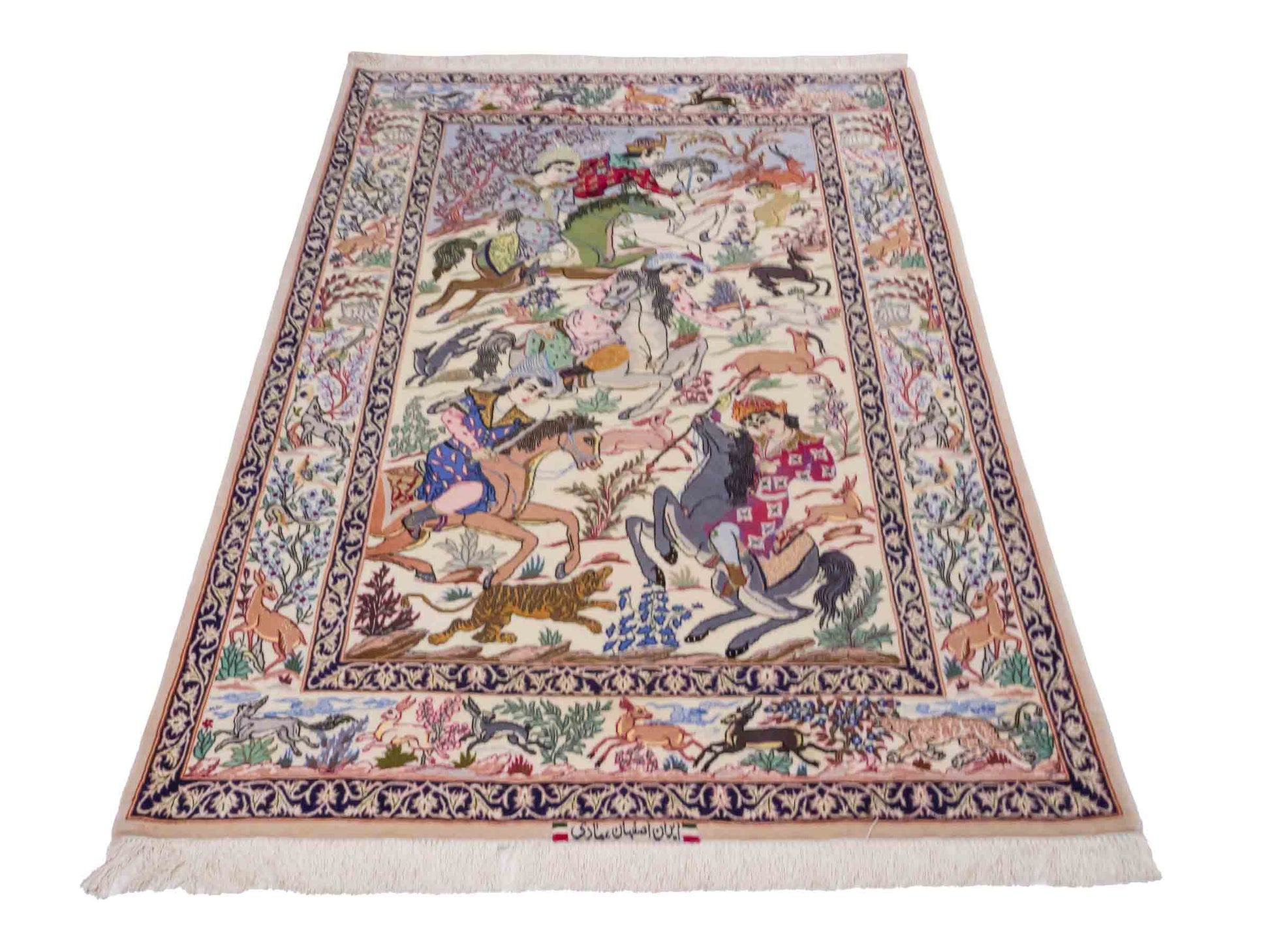 Handgeknüpfter "Emadi" Isfahan Perserteppich von Khademi aus Wolle mit Seide, cremeweiß. Feiner, persischer Teppich mit Feldmuster, signiert. Orientteppich, geknüpft in Iran. Größe: 170 x 113 cm. Teppichnummer: SB3-1073 | Jupiter In