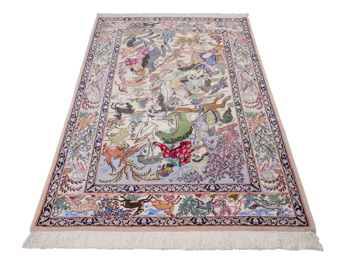 Handgeknüpfter "Emadi" Isfahan Perserteppich von Khademi aus Wolle mit Seide, cremeweiß. Feiner, persischer Teppich mit Feldmuster, signiert. Orientteppich, geknüpft in Iran. Größe: 170 x 113 cm. Teppichnummer: SB3-1073 | Jupiter In