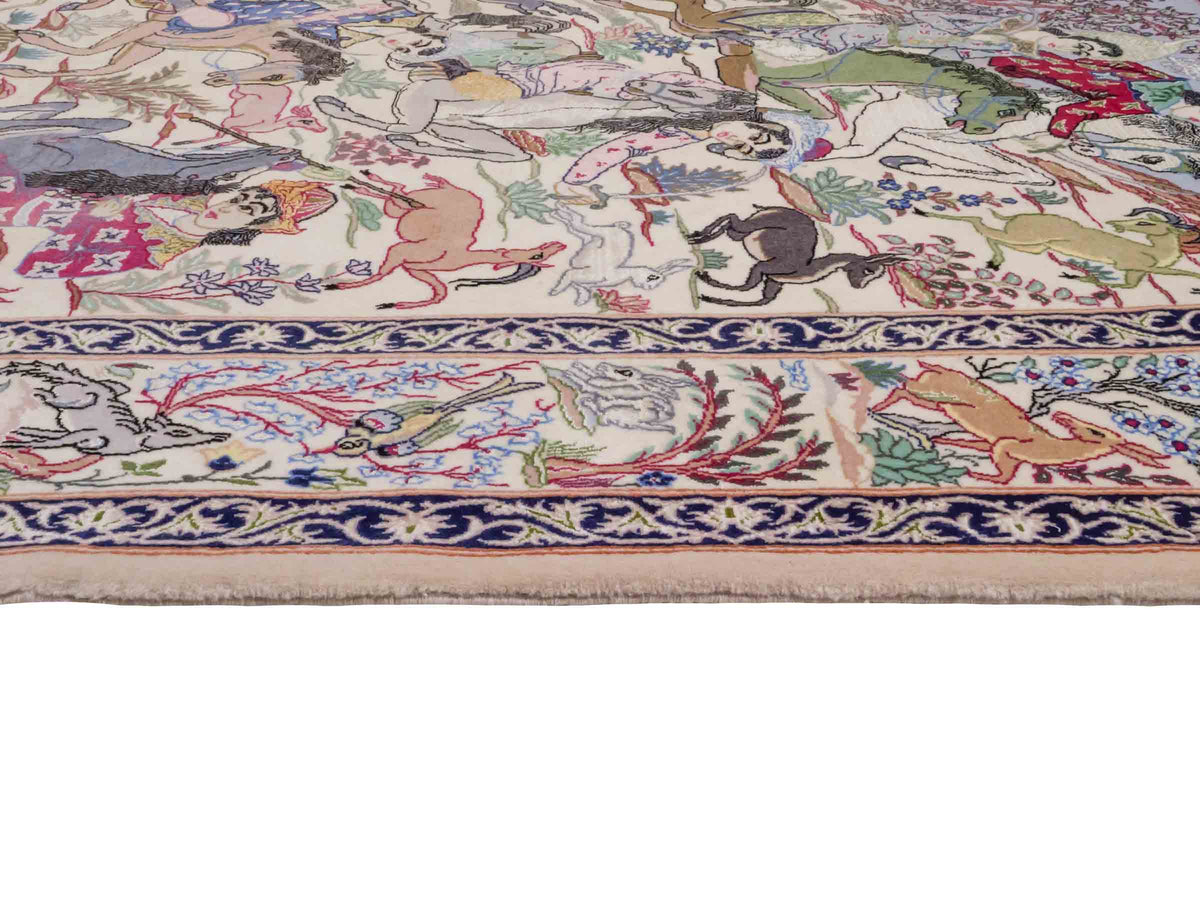 Handgeknüpfter "Emadi" Isfahan Perserteppich von Khademi aus Wolle mit Seide, cremeweiß. Feiner, persischer Teppich mit Feldmuster, signiert. Orientteppich, geknüpft in Iran. Größe: 170 x 113 cm. Teppichnummer: SB3-1073 | Jupiter In