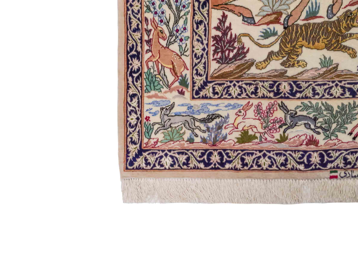 Handgeknüpfter "Emadi" Isfahan Perserteppich von Khademi aus Wolle mit Seide, cremeweiß. Feiner, persischer Teppich mit Feldmuster, signiert. Orientteppich, geknüpft in Iran. Größe: 170 x 113 cm. Teppichnummer: SB3-1073 | Jupiter In