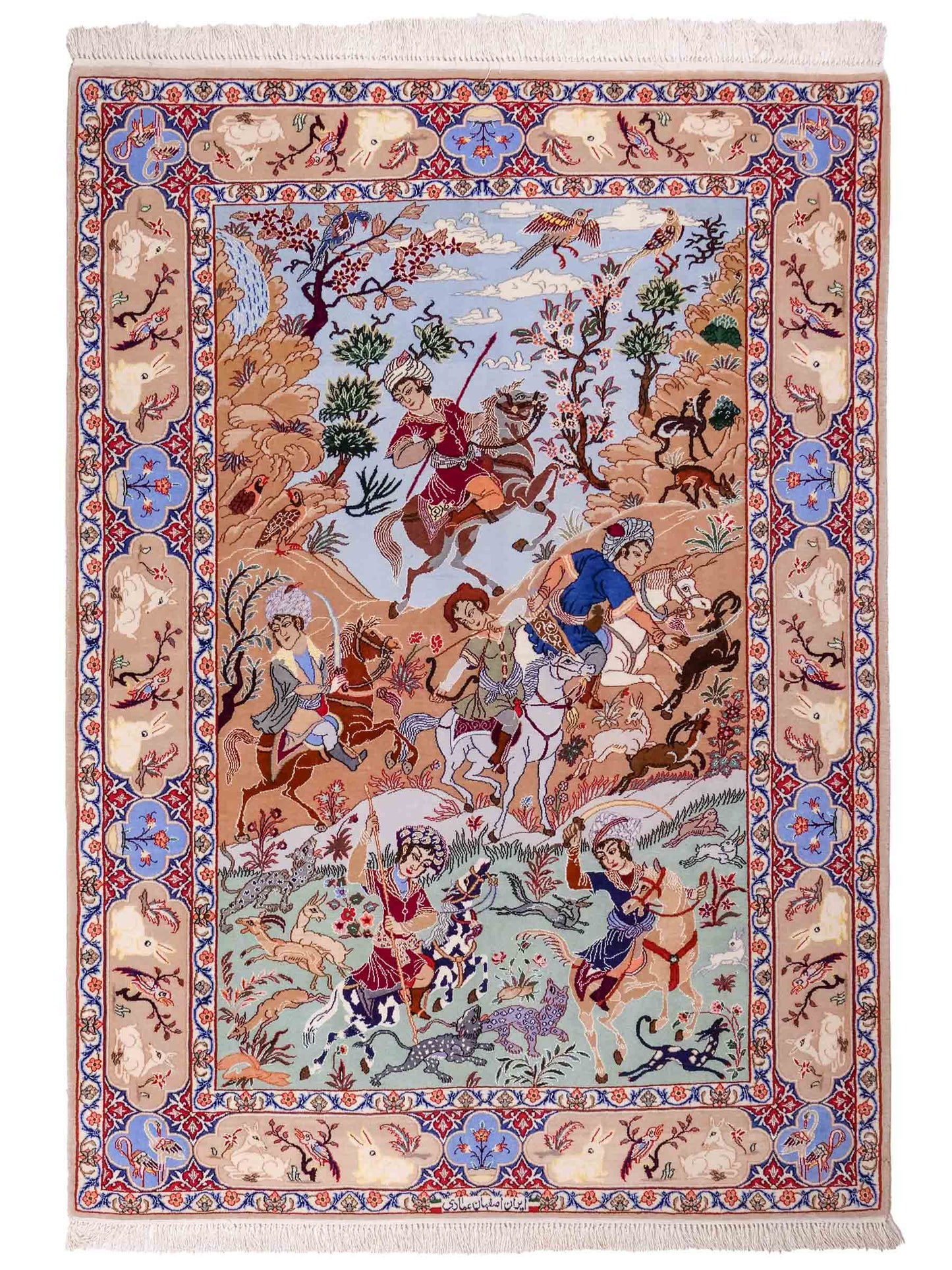 Handgeknüpfter "Emadi" Isfahan Perserteppich von Khademi aus Wolle mit Seide, beige-blau. Feiner, persischer Teppich mit Jagdmotiv, signiert. Orientteppich, geknüpft in Iran. Größe: 176 x 132 cm. Teppichnummer: SB3-1140 | Jupiter In
