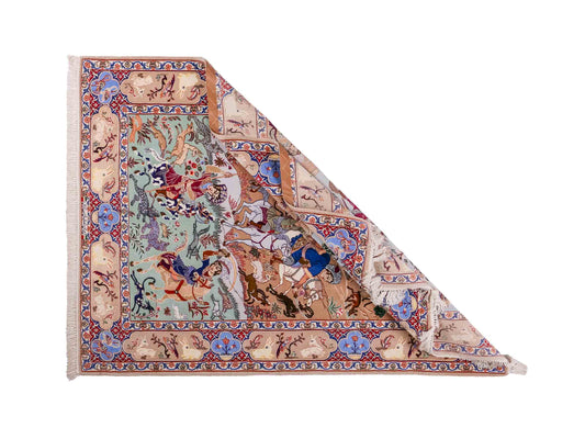 Handgeknüpfter "Emadi" Isfahan Perserteppich von Khademi aus Wolle mit Seide, beige-blau. Feiner, persischer Teppich mit Jagdmotiv, signiert. Orientteppich, geknüpft in Iran. Größe: 176 x 132 cm. Teppichnummer: SB3-1140 | Jupiter In