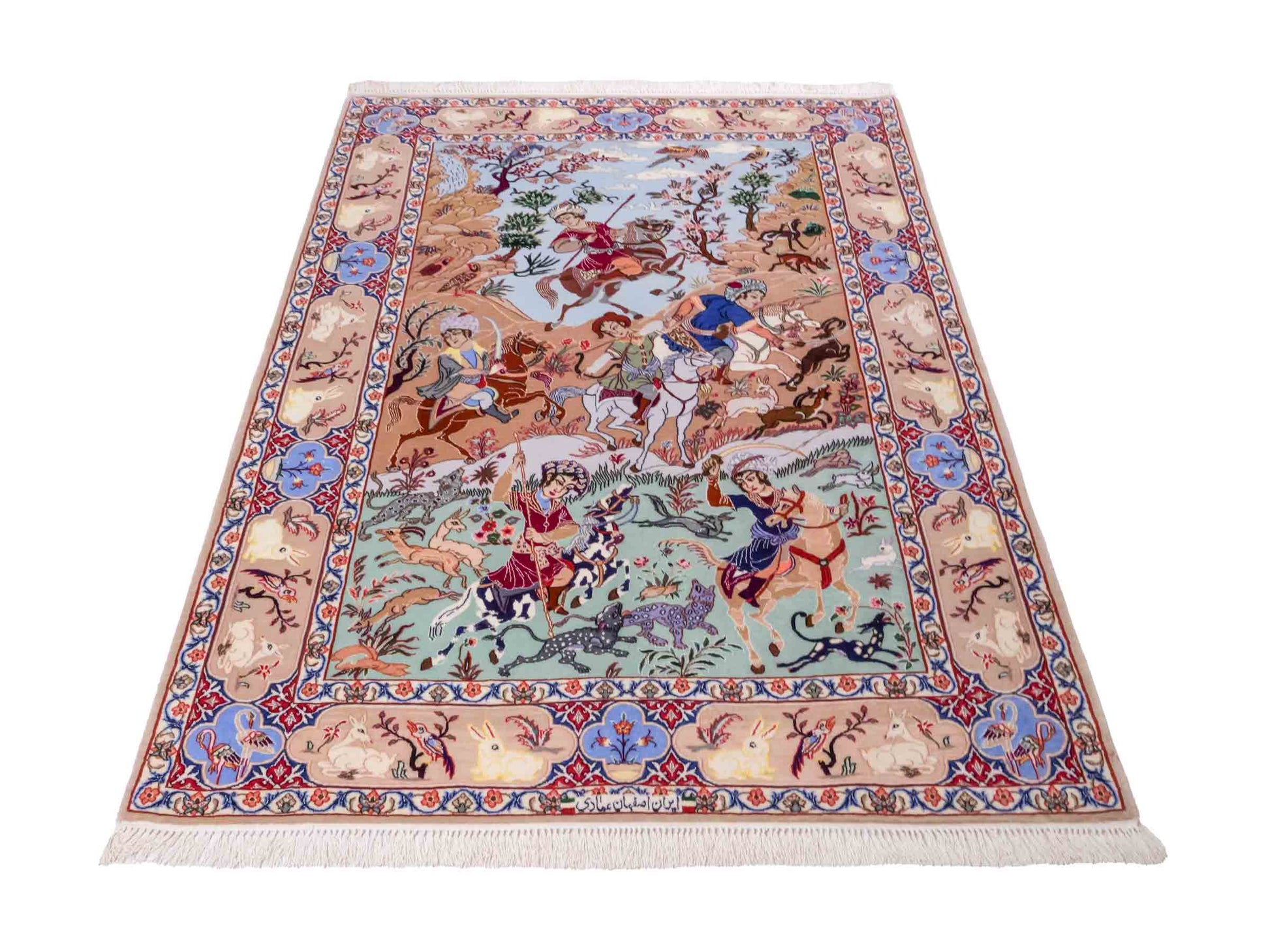 Handgeknüpfter "Emadi" Isfahan Perserteppich von Khademi aus Wolle mit Seide, beige-blau. Feiner, persischer Teppich mit Jagdmotiv, signiert. Orientteppich, geknüpft in Iran. Größe: 176 x 132 cm. Teppichnummer: SB3-1140 | Jupiter In