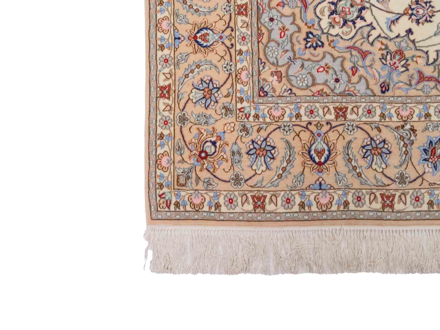 Handgeknüpfter "Davari" Isfahan Perserteppich von Khademi aus Wolle mit Seide, beige-weiß. Feiner, persischer Teppich mit Medaillon, signiert. Orientteppich, geknüpft in Iran. Größe: 241 x 167 cm. Teppichnummer: SB3-1074 | Jupiter In