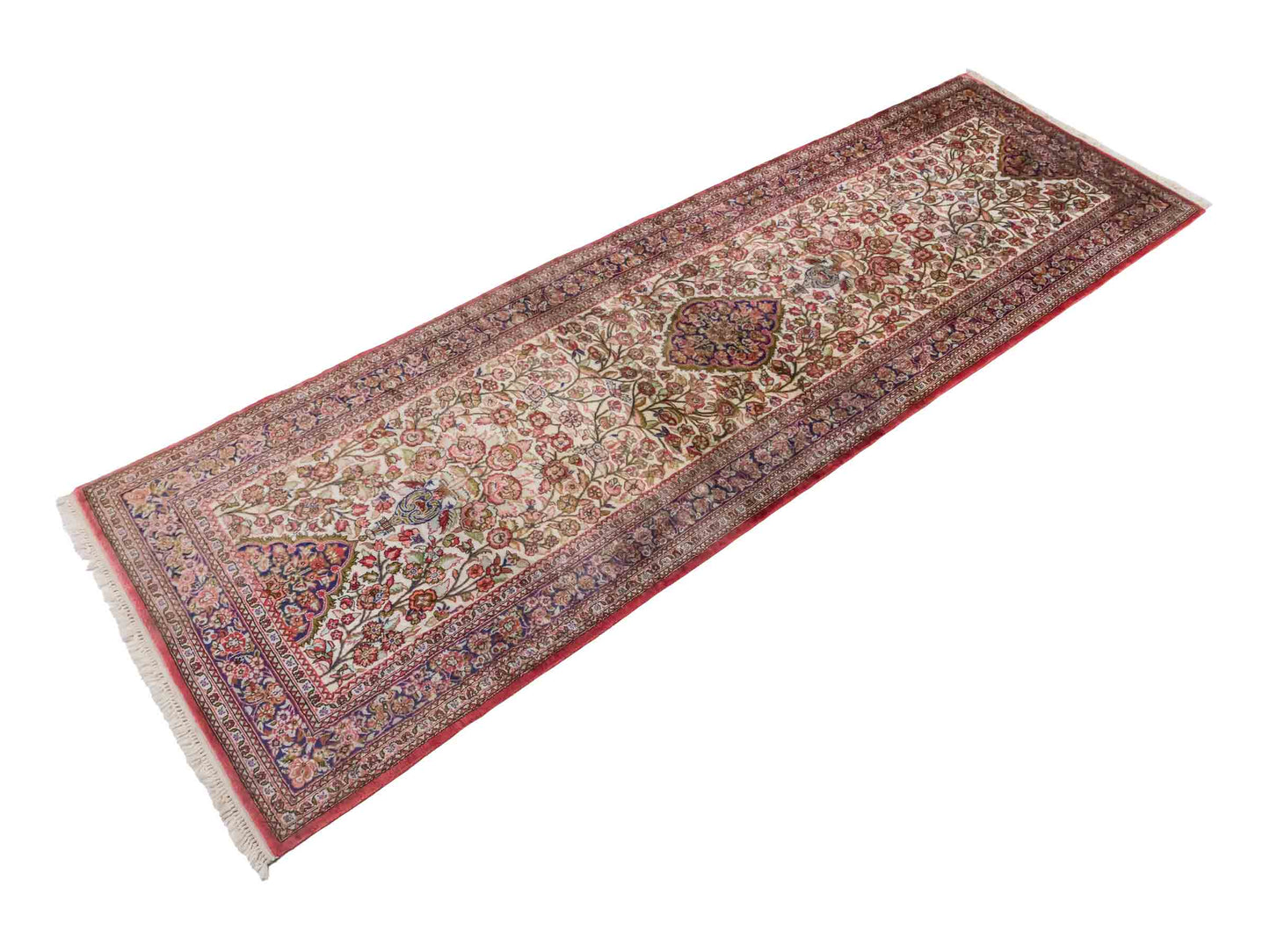 Handgeknüpfter Kaschmir Läufer-Seidenteppich von Khademi aus Seide, creme. Feiner, indischer Orientteppich mit klassischem Medaillon von Hand geknüpft in Indien. Größe: 281 cm x 79 cm. Teppichnummer: SB3-1166 | Jupiter Intl.