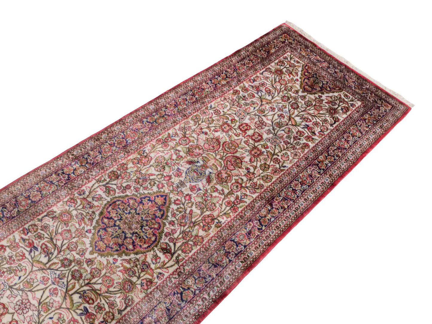 Handgeknüpfter Kaschmir Läufer-Seidenteppich von Khademi aus Seide, creme. Feiner, indischer Orientteppich mit klassischem Medaillon von Hand geknüpft in Indien. Größe: 281 cm x 79 cm. Teppichnummer: SB3-1166 | Jupiter Intl.