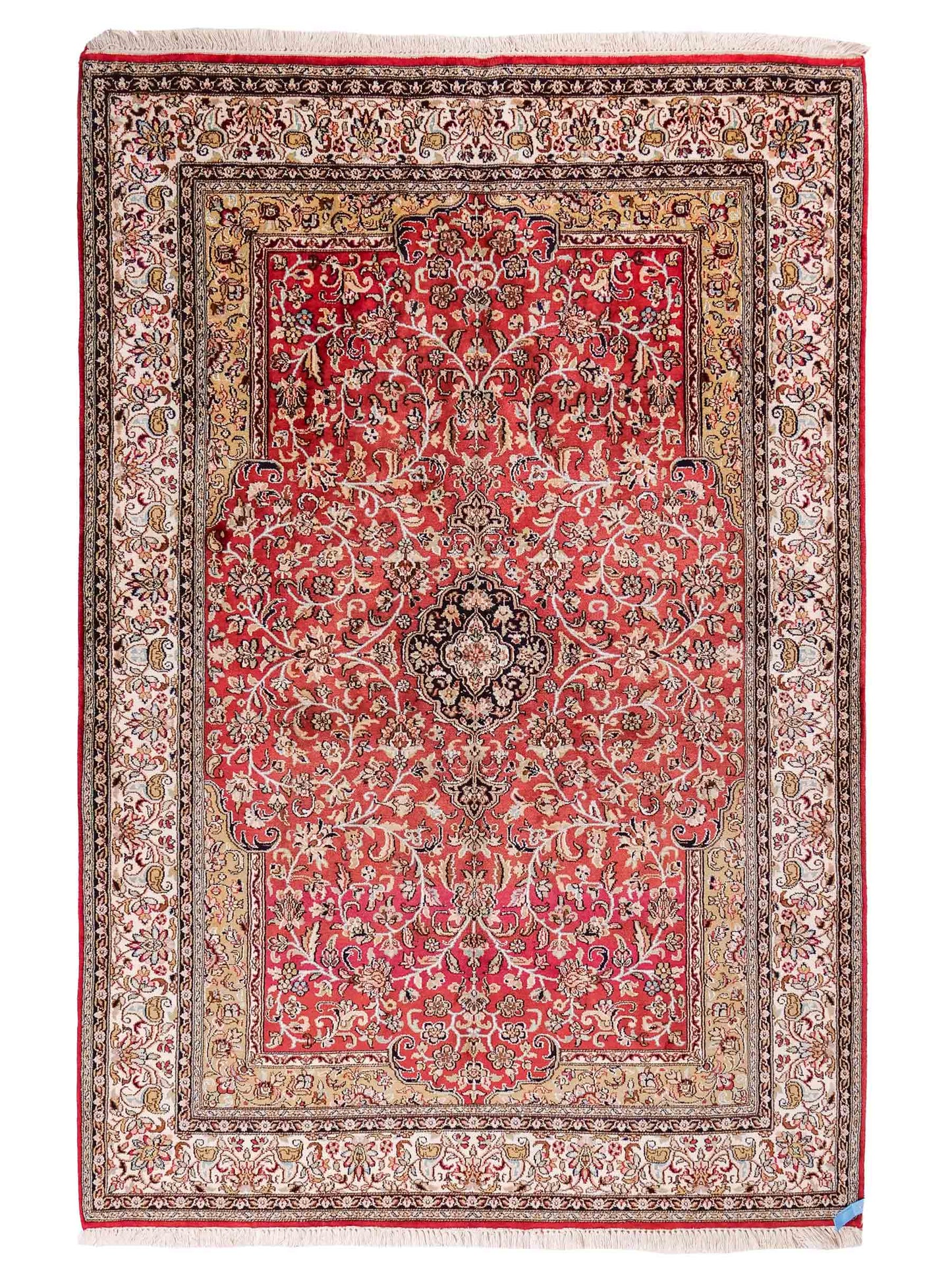 Handgeknüpfter Kaschmir Seidenteppich von Khademi aus Seide, rot. Feiner, indischer Orientteppich mit klassischem Medaillon von Hand geknüpft in Iran. Größe: 187 cm x 126 cm. Teppichnummer: SB3-1162 | Jupiter Intl.