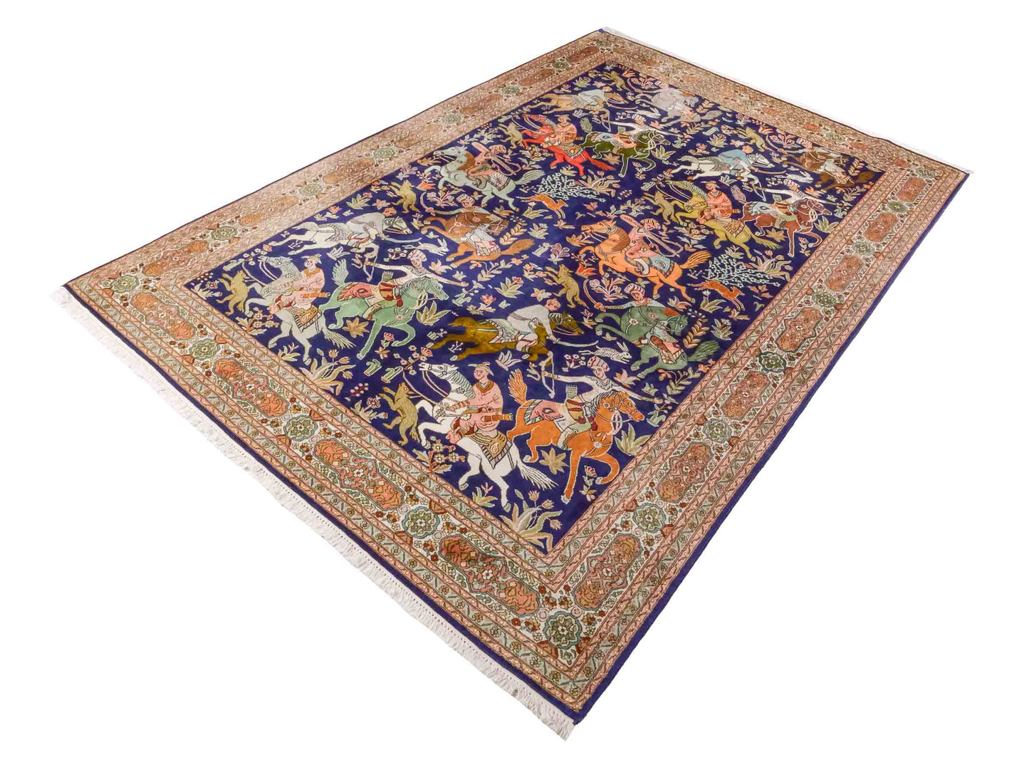 Handgeknüpfter Kaschmir Seidenteppich von Khademi aus Seide, dunkelblau. Feiner, indischer Orientteppich mit klassischem Jagdmotiv von Hand geknüpft in Indien. Größe: 285 cm x 184 cm. Teppichnummer: SB3-1174 | Jupiter Intl.