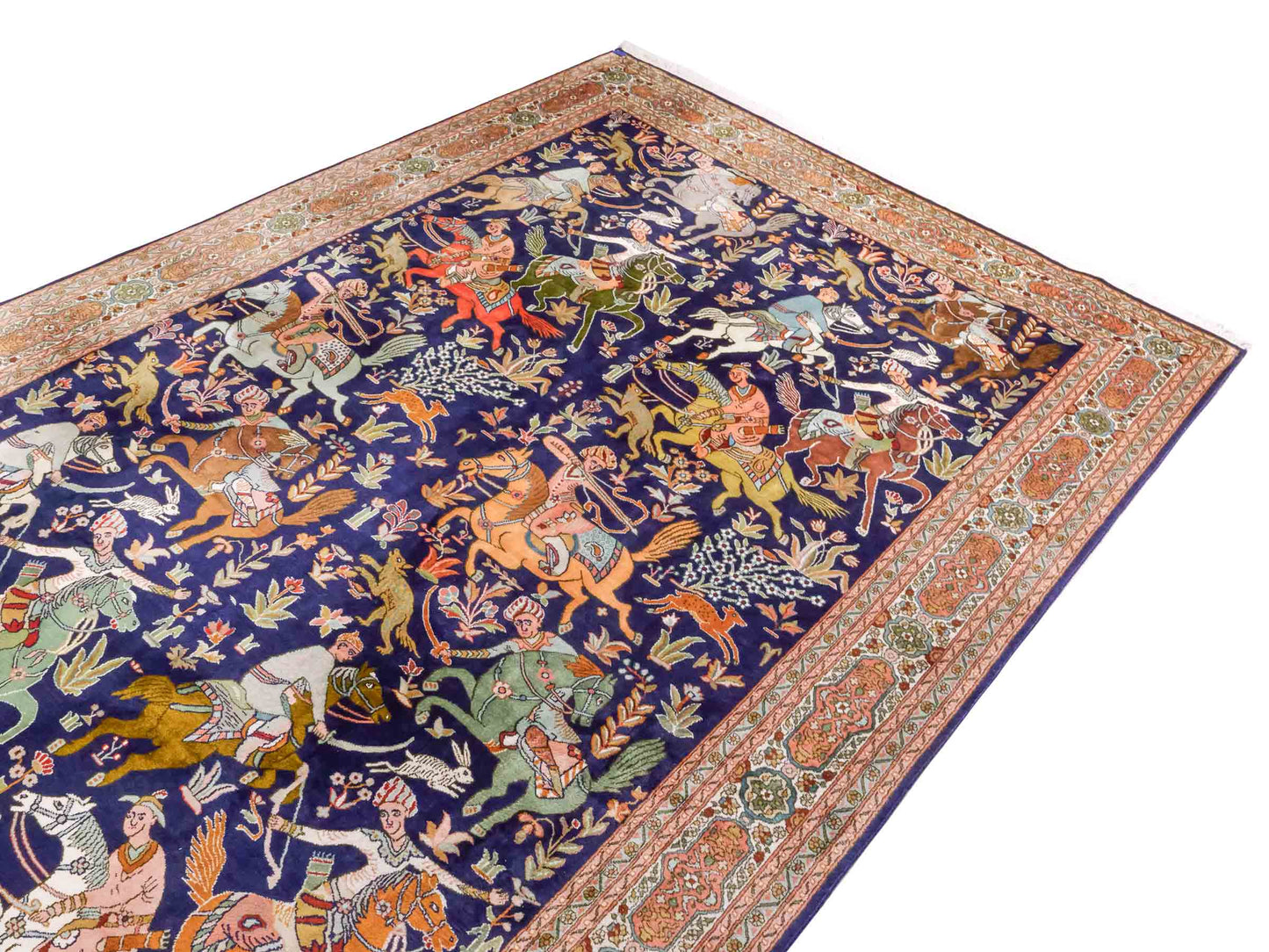 Handgeknüpfter Kaschmir Seidenteppich von Khademi aus Seide, dunkelblau. Feiner, indischer Orientteppich mit klassischem Jagdmotiv von Hand geknüpft in Indien. Größe: 285 cm x 184 cm. Teppichnummer: SB3-1174 | Jupiter Intl.