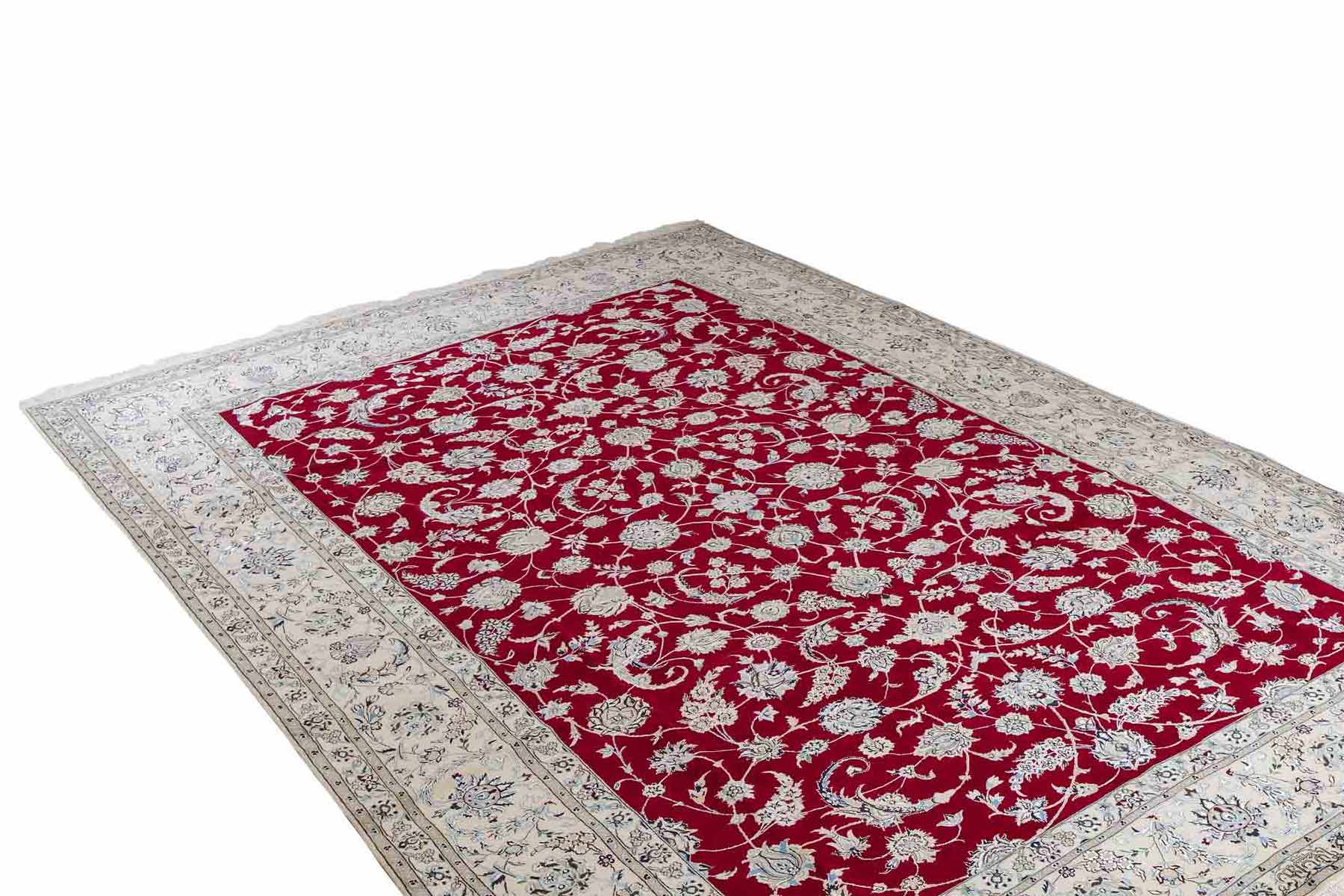 Signierte Nain Teppiche