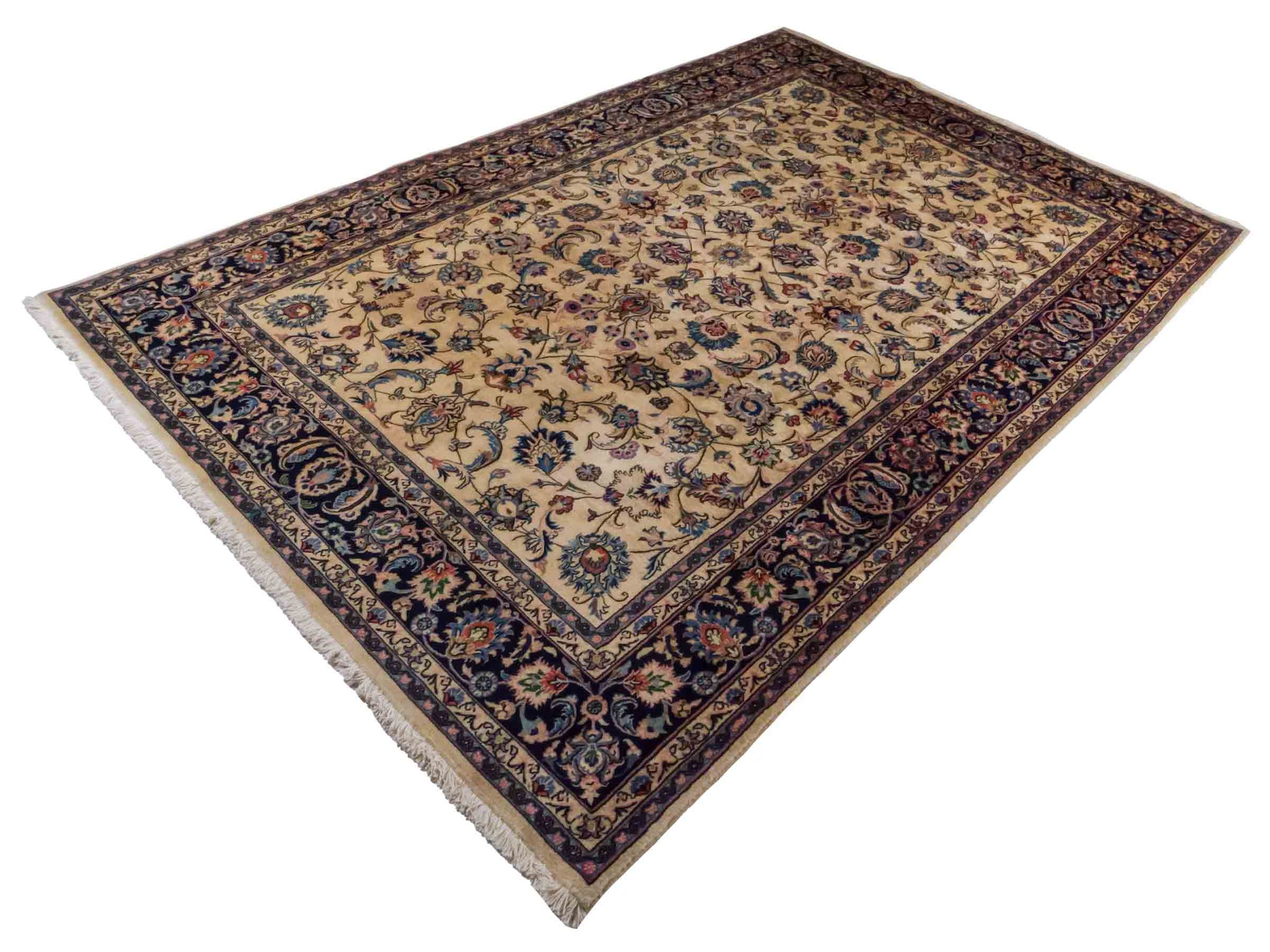 Handgeknüpfter Maschhad Perserteppich von Khademi aus Wolle, cremeweiß, beige. Klassisches, florales Allover-Design. Traditionell von Hand geknüpft in Iran / Persien. Größe: 299 cm x 198 cm. Teppichnummer: RB3-1070. Verkauf durch Jupiter Intl.