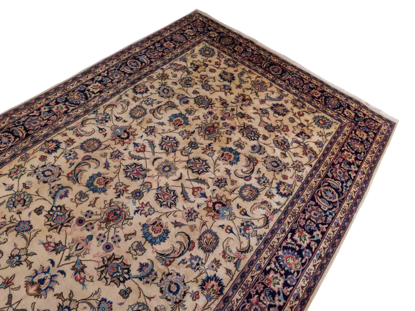 Handgeknüpfter Maschhad Perserteppich von Khademi aus Wolle, cremeweiß, beige. Klassisches, florales Allover-Design. Traditionell von Hand geknüpft in Iran / Persien. Größe: 299 cm x 198 cm. Teppichnummer: RB3-1070. Verkauf durch Jupiter Intl.