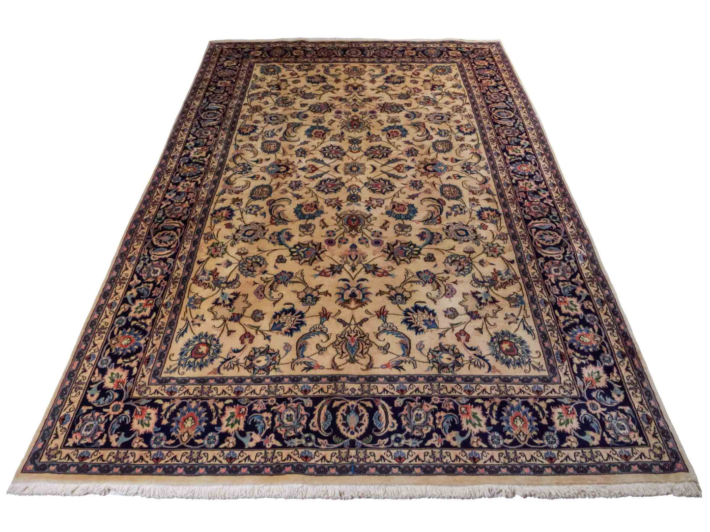 Handgeknüpfter Maschhad Perserteppich von Khademi aus Wolle, cremeweiß, beige. Klassisches, florales Allover-Design. Traditionell von Hand geknüpft in Iran / Persien. Größe: 299 cm x 198 cm. Teppichnummer: RB3-1070. Verkauf durch Jupiter Intl.