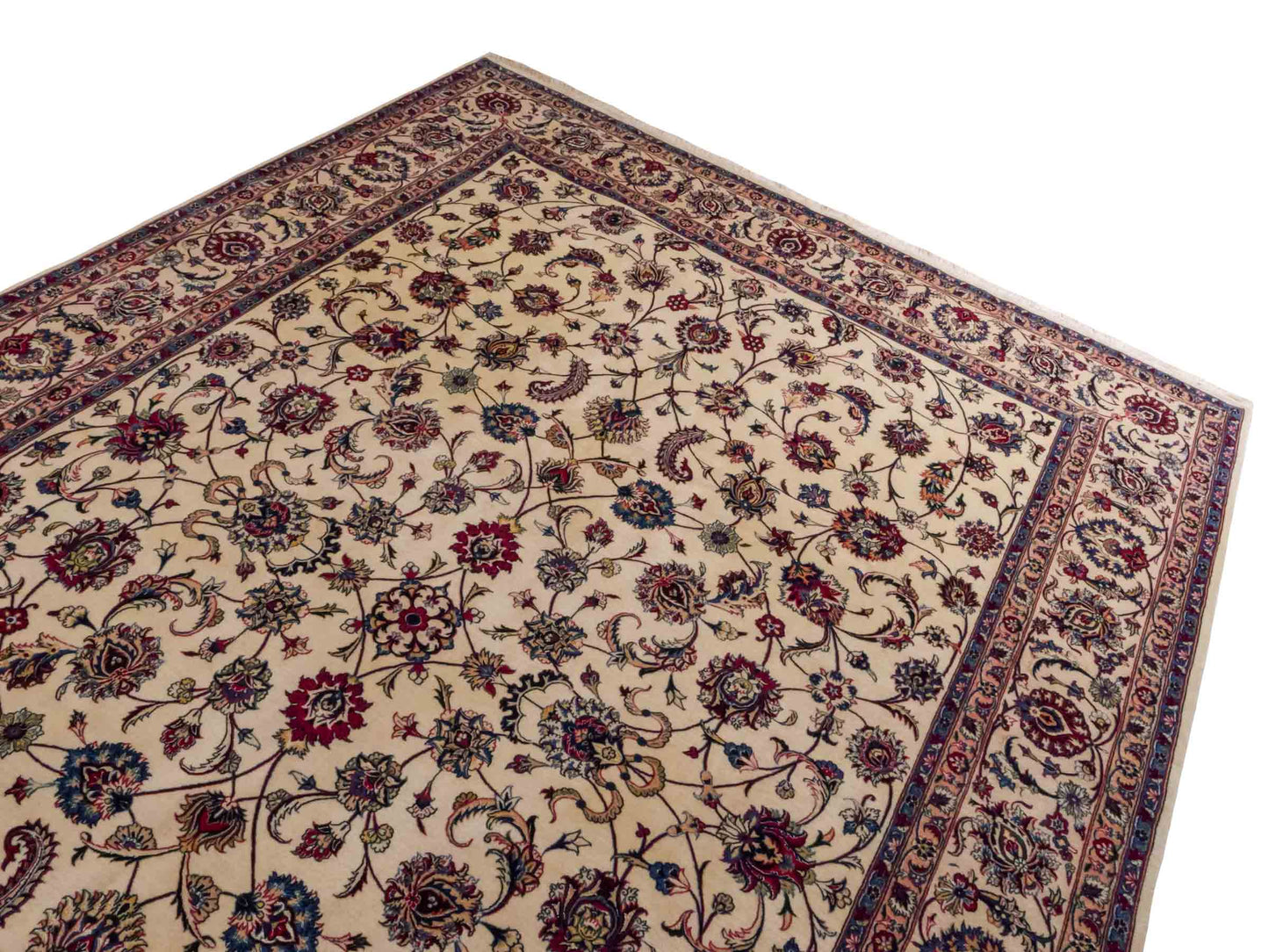 Handgeknüpfter Maschhad Perserteppich von Khademi aus Wolle mit Seide, creme. Klassisches, florales Allover-Design. Traditionell von Hand geknüpft in Iran / Persien. Größe: 358 cm x 247 cm. Teppichnummer: RB3-1071. Verkauf durch Jupiter Intl.