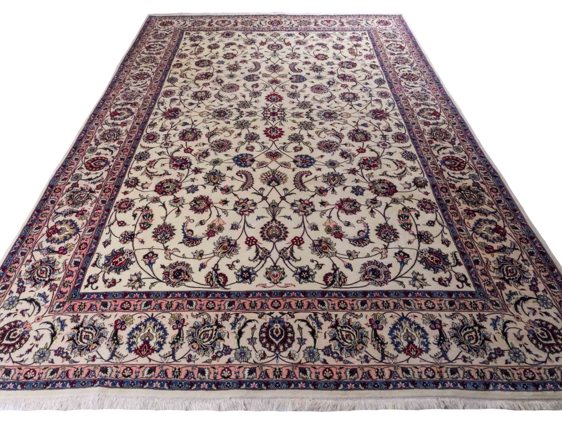 Handgeknüpfter Maschhad Perserteppich von Khademi aus Wolle mit Seide, creme. Klassisches, florales Allover-Design. Traditionell von Hand geknüpft in Iran / Persien. Größe: 358 cm x 247 cm. Teppichnummer: RB3-1071. Verkauf durch Jupiter Intl.