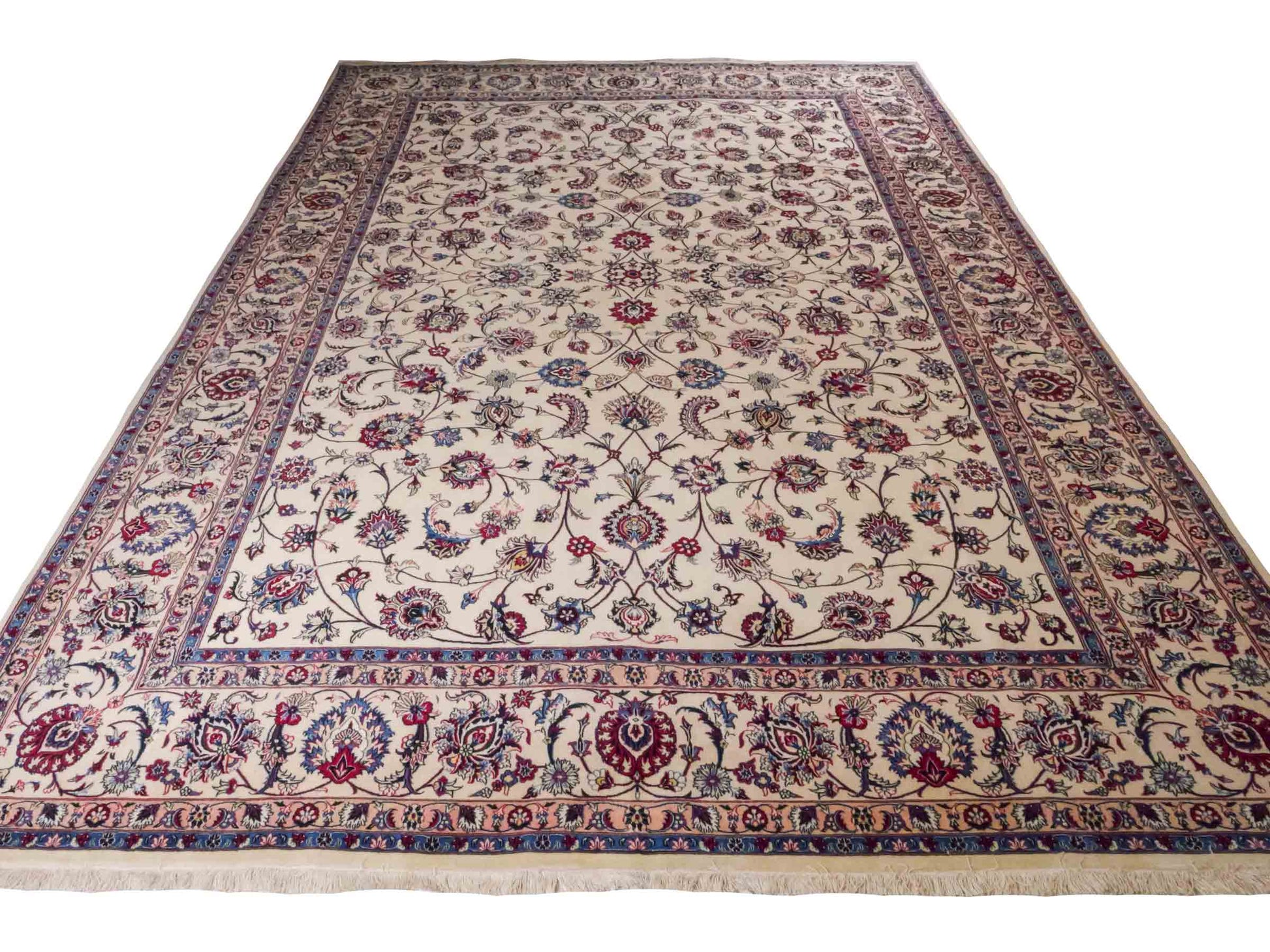 Handgeknüpfter Maschhad Perserteppich von Khademi aus Wolle mit Seide, creme. Klassisches, florales Allover-Design. Traditionell von Hand geknüpft in Iran / Persien. Größe: 358 cm x 247 cm. Teppichnummer: RB3-1071. Verkauf durch Jupiter Intl.