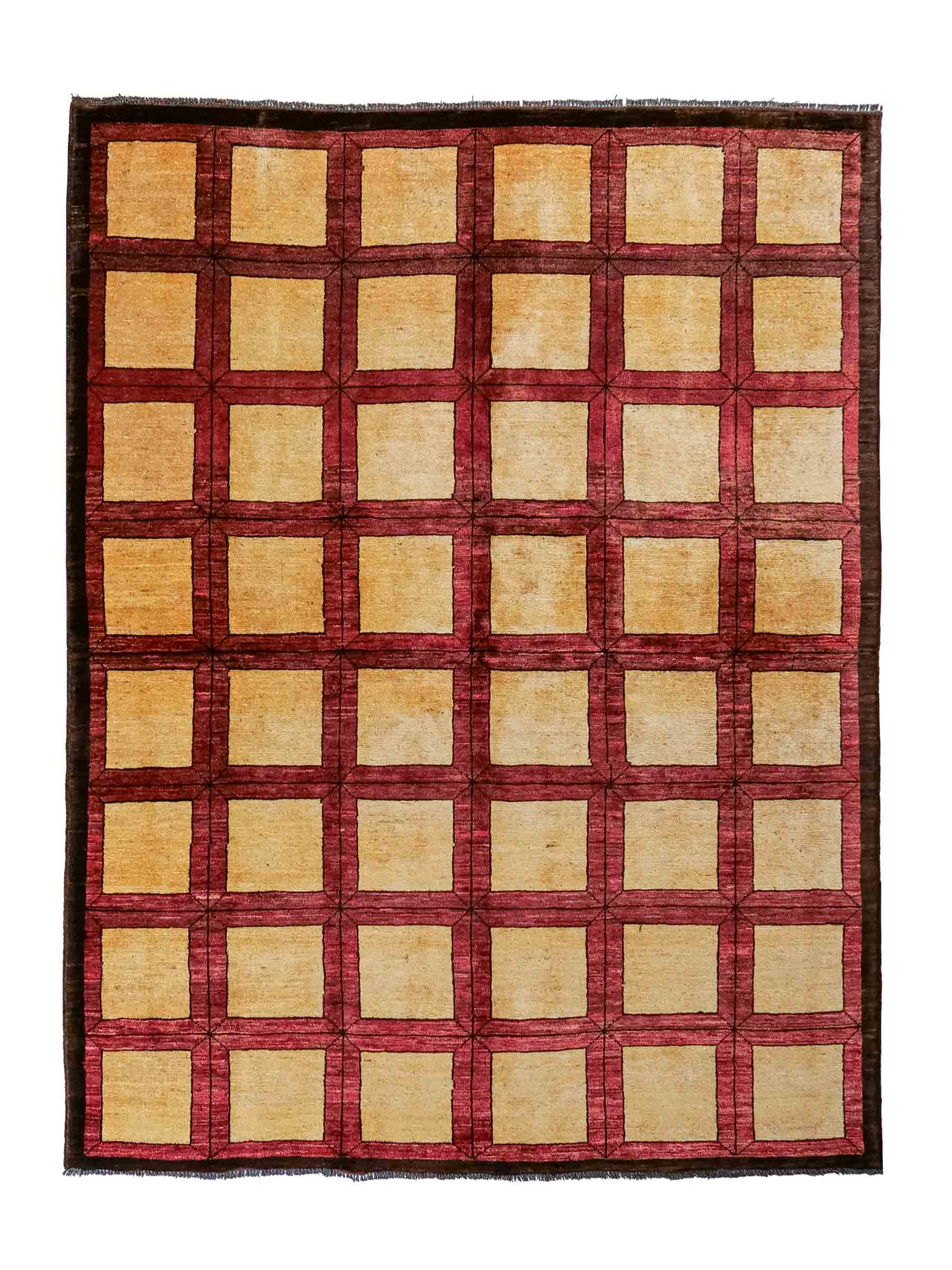 Handgeknüpfter Design Ziegler Orientteppich von Khademi aus Wolle, beige, rot, gold. Modernes Box- / Feldmuster. Traditionell von Hand geknüpft in Afghanistan. Größe: 177 cm x 144 cm. Teppichnummer: RB3-1015. Verkauf durch Jupiter Intl.