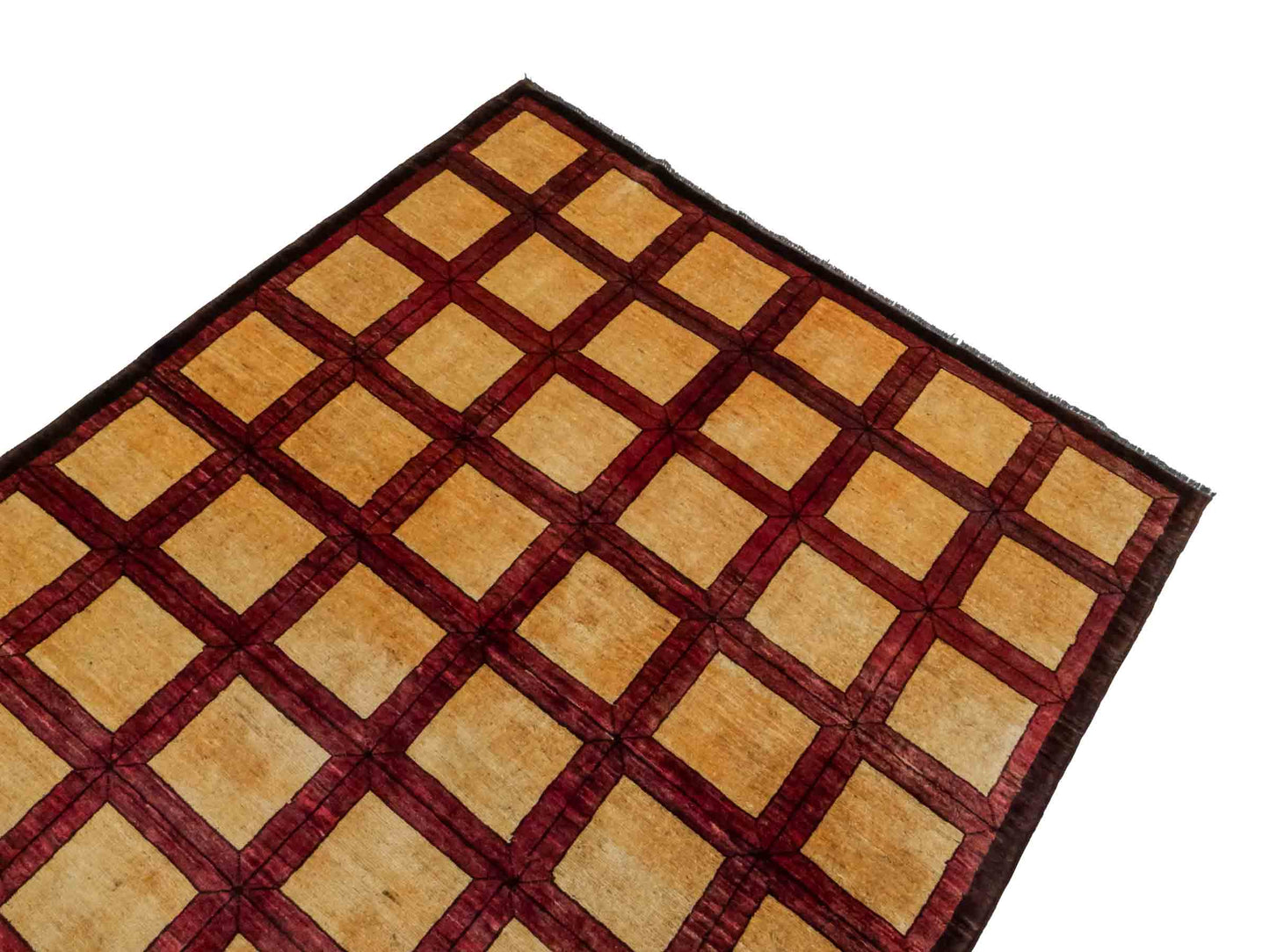 Handgeknüpfter Design Ziegler Orientteppich von Khademi aus Wolle, beige, rot, gold. Modernes Box- / Feldmuster. Traditionell von Hand geknüpft in Afghanistan. Größe: 177 cm x 144 cm. Teppichnummer: RB3-1015. Verkauf durch Jupiter Intl.