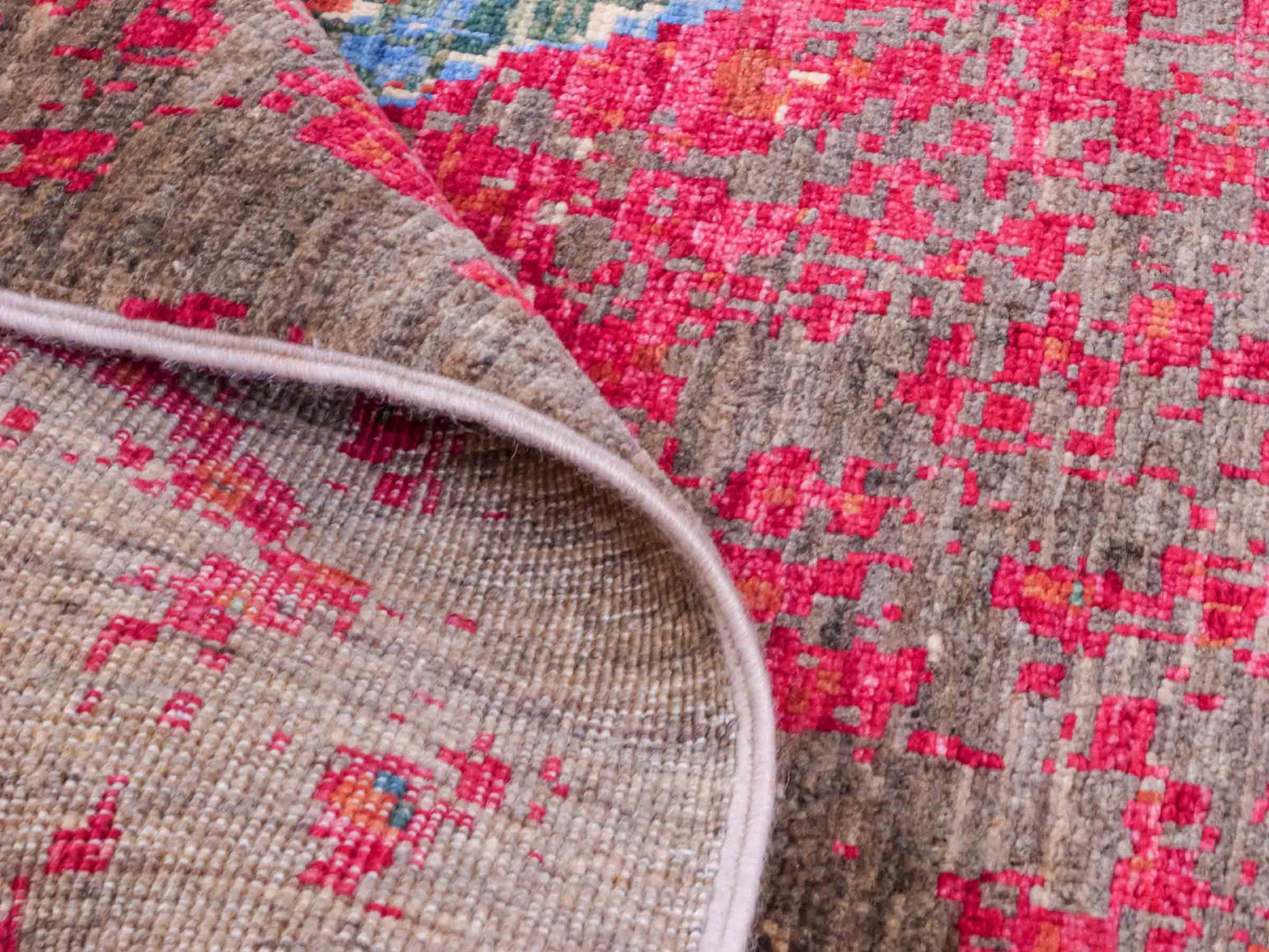 Handgeknüpfter Design Ziegler Orientteppich von Khademi aus Wolle, braun, rot, blau. Abstrakt-modernem Design. Traditionell von Hand geknüpft in Afghanistan. Größe: 239 cm x 169 cm. Teppichnummer: RB3-1037. Verkauf durch Jupiter Intl.
