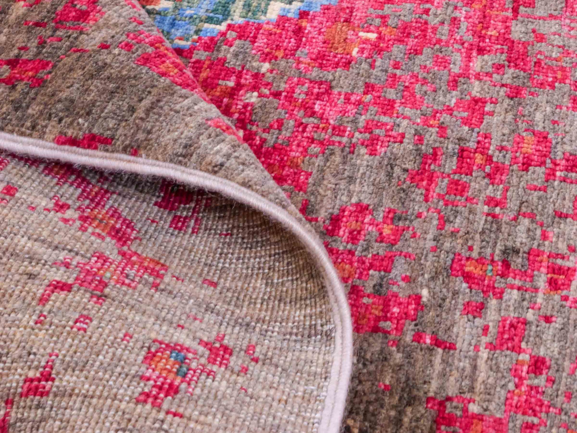 Handgeknüpfter Design Ziegler Orientteppich von Khademi aus Wolle, braun, rot, blau. Abstrakt-modernem Design. Traditionell von Hand geknüpft in Afghanistan. Größe: 239 cm x 169 cm. Teppichnummer: RB3-1037. Verkauf durch Jupiter Intl.