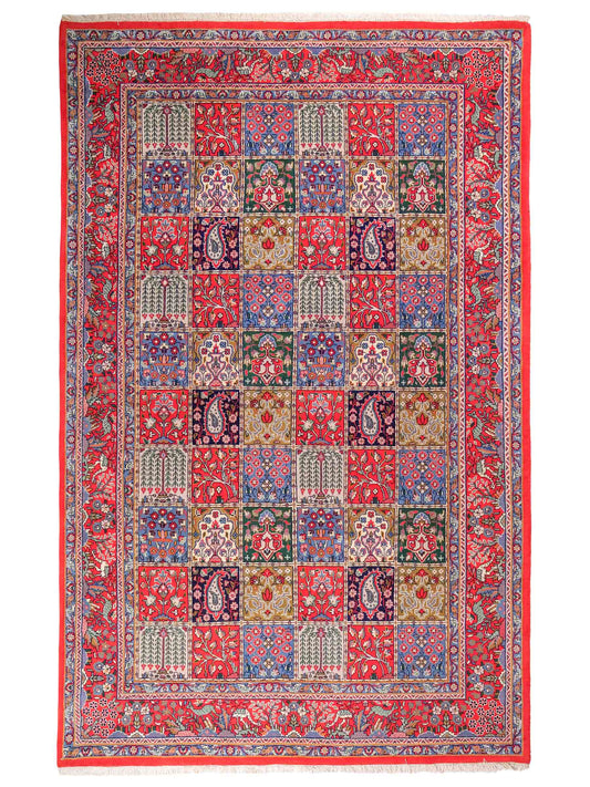 Handgeknüpfter Moud Perserteppich von Khademi aus Wolle, rot-mehrfarbig. Feiner, persischer Teppich mit Feldmuster. Orientteppich, geknüpft in Iran. Größe: 296 x 187 cm. Teppichnummer: SB3-1176 | Jupiter Intl