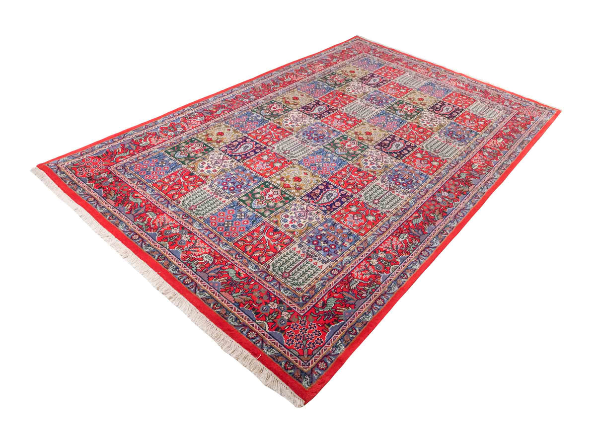 Handgeknüpfter Moud Perserteppich von Khademi aus Wolle, rot-mehrfarbig. Feiner, persischer Teppich mit Feldmuster. Orientteppich, geknüpft in Iran. Größe: 296 x 187 cm. Teppichnummer: SB3-1176 | Jupiter Intl