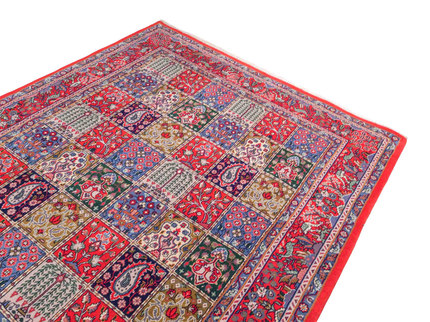Handgeknüpfter Moud Perserteppich von Khademi aus Wolle, rot-mehrfarbig. Feiner, persischer Teppich mit Feldmuster. Orientteppich, geknüpft in Iran. Größe: 296 x 187 cm. Teppichnummer: SB3-1176 | Jupiter Intl
