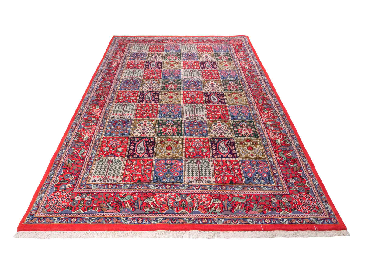 Handgeknüpfter Moud Perserteppich von Khademi aus Wolle, rot-mehrfarbig. Feiner, persischer Teppich mit Feldmuster. Orientteppich, geknüpft in Iran. Größe: 296 x 187 cm. Teppichnummer: SB3-1176 | Jupiter Intl