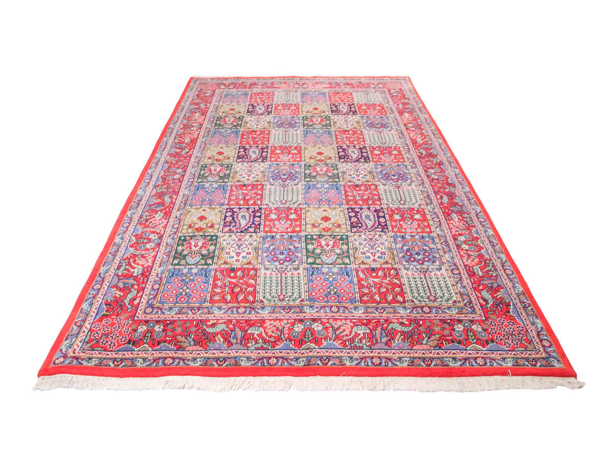 Handgeknüpfter Moud Perserteppich von Khademi aus Wolle, rot-mehrfarbig. Feiner, persischer Teppich mit Feldmuster. Orientteppich, geknüpft in Iran. Größe: 296 x 187 cm. Teppichnummer: SB3-1176 | Jupiter Intl