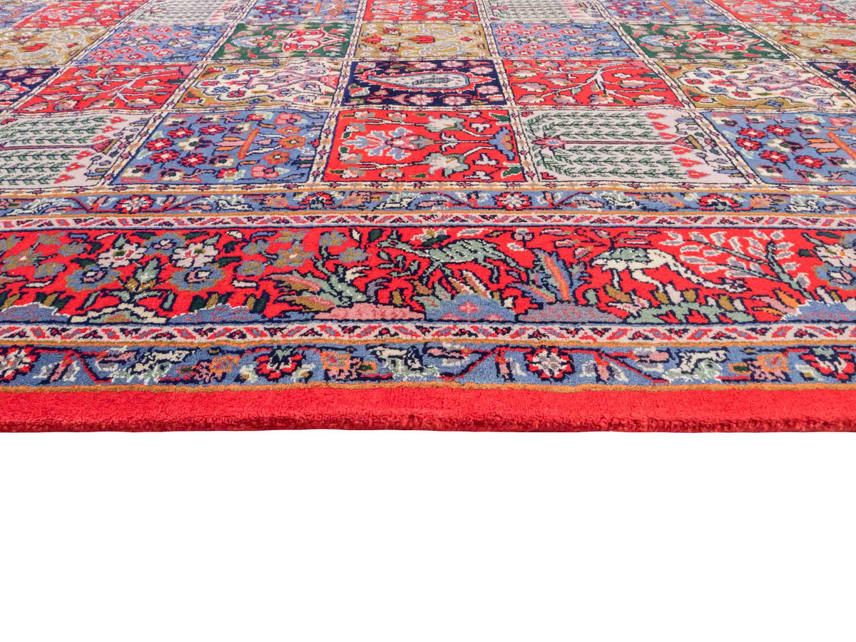 Handgeknüpfter Moud Perserteppich von Khademi aus Wolle, rot-mehrfarbig. Feiner, persischer Teppich mit Feldmuster. Orientteppich, geknüpft in Iran. Größe: 296 x 187 cm. Teppichnummer: SB3-1176 | Jupiter Intl