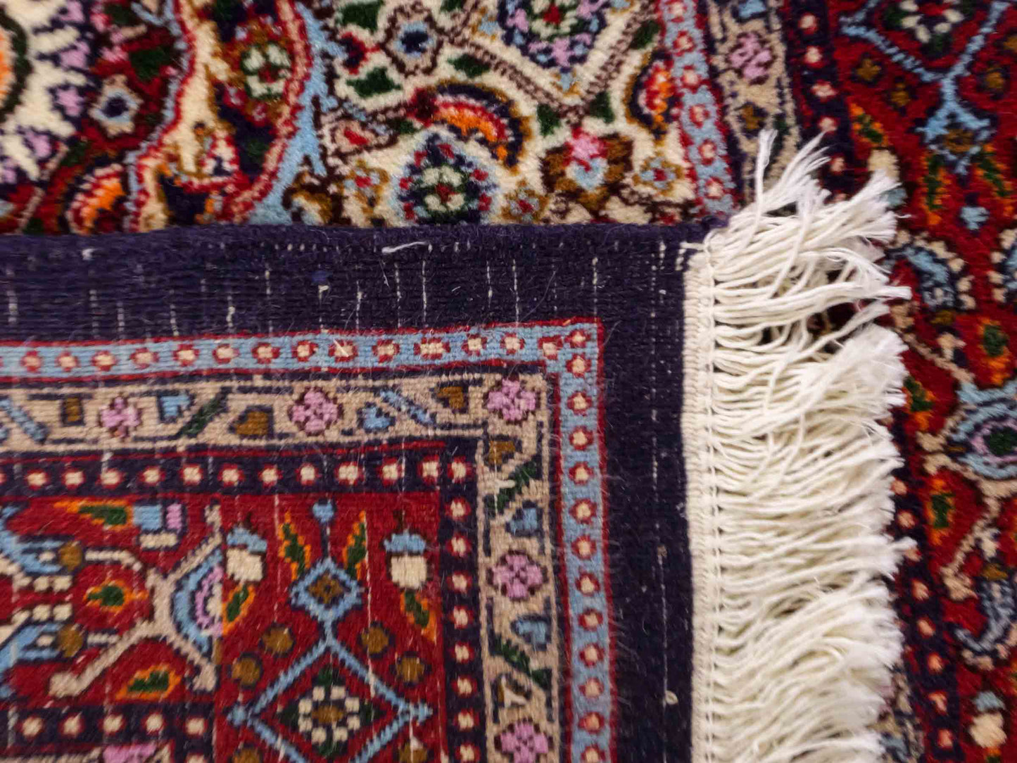 Handgeknüpfter Moud Läufer-Perserteppich von Khademi aus Wolle, blau, rot, creme. Klassisches Medaillon-Design. Traditionell von Hand geknüpft in Iran / Persien. Größe: 296 cm x 85 cm. Teppichnummer: RB3-1072. Verkauf durch Jupiter Intl.