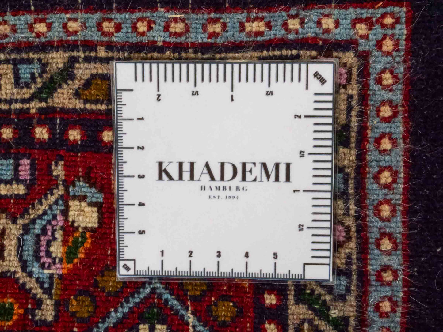 Handgeknüpfter Moud Läufer-Perserteppich von Khademi aus Wolle, blau, rot, creme. Klassisches Medaillon-Design. Traditionell von Hand geknüpft in Iran / Persien. Größe: 296 cm x 85 cm. Teppichnummer: RB3-1072. Verkauf durch Jupiter Intl.