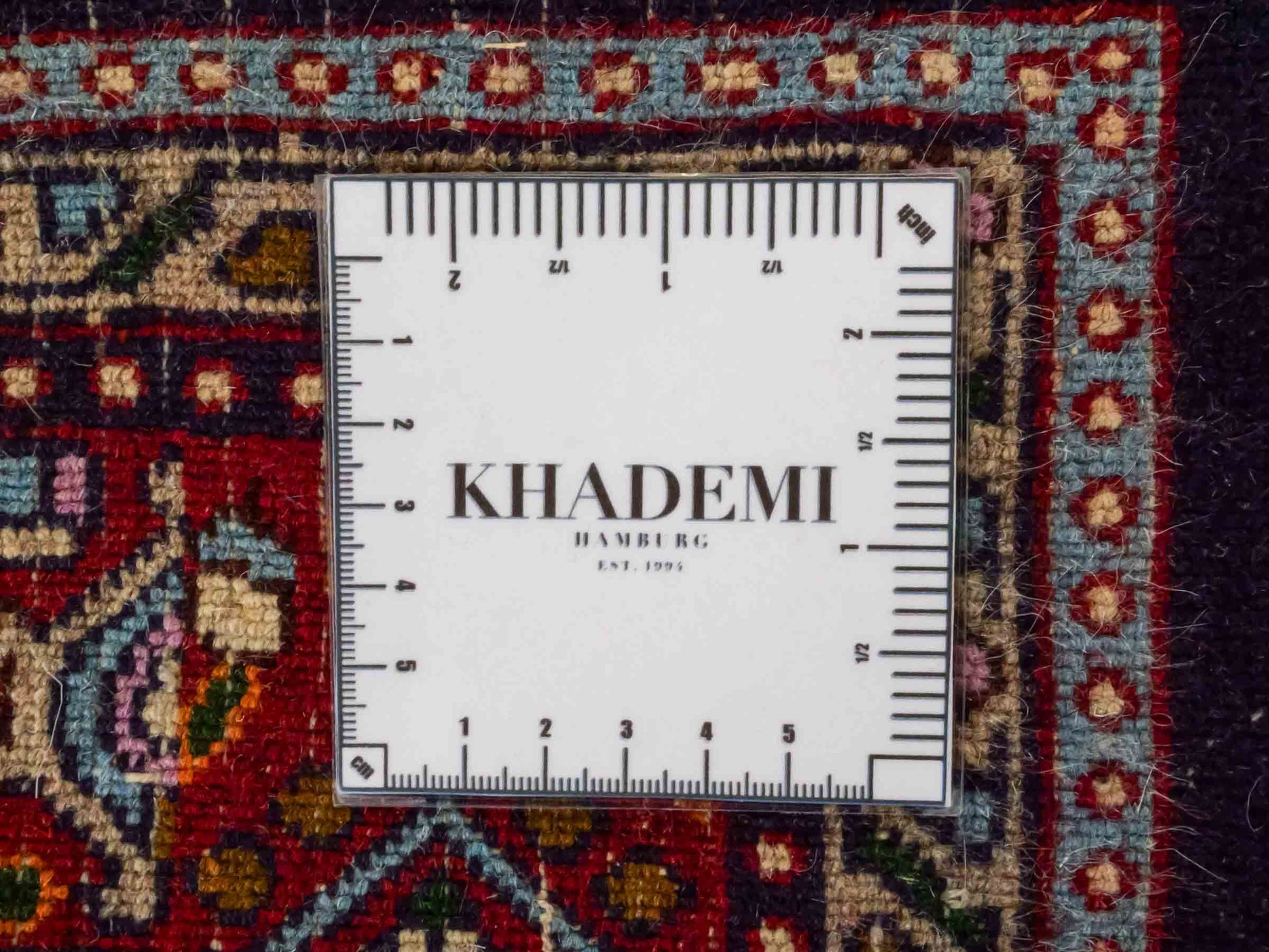 Handgeknüpfter Moud Läufer-Perserteppich von Khademi aus Wolle, blau, rot, creme. Klassisches Medaillon-Design. Traditionell von Hand geknüpft in Iran / Persien. Größe: 296 cm x 85 cm. Teppichnummer: RB3-1072. Verkauf durch Jupiter Intl.