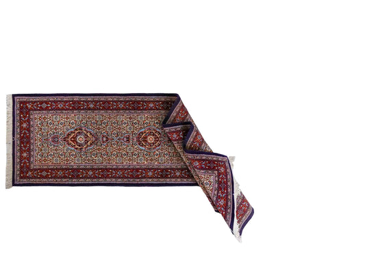 Handgeknüpfter Moud Läufer-Perserteppich von Khademi aus Wolle, blau, rot, creme. Klassisches Medaillon-Design. Traditionell von Hand geknüpft in Iran / Persien. Größe: 296 cm x 85 cm. Teppichnummer: RB3-1072. Verkauf durch Jupiter Intl.