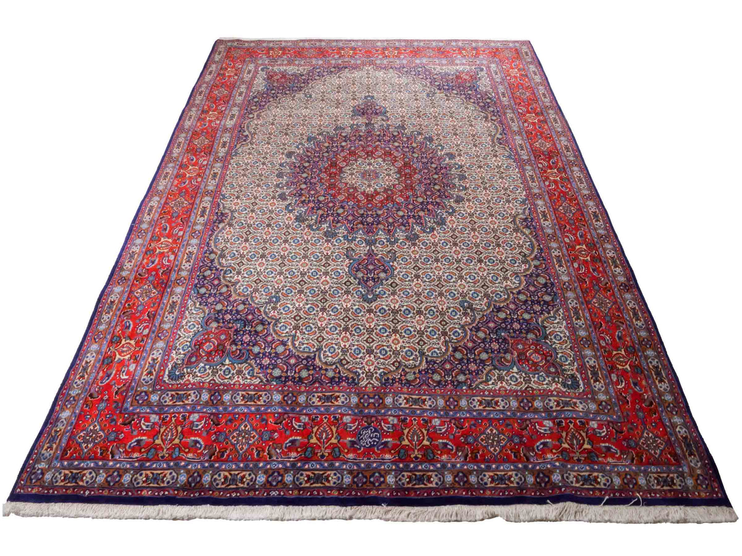 Handgeknüpfter Moud Perserteppich von Khademi mit Signatur aus Wolle, blau, rot, creme. Klassisches Medaillon-Design. Traditionell von Hand geknüpft in Iran / Persien. Größe: 302 cm x 203 cm. Teppichnummer: RB3-1073. Verkauf durch Jupiter Intl.