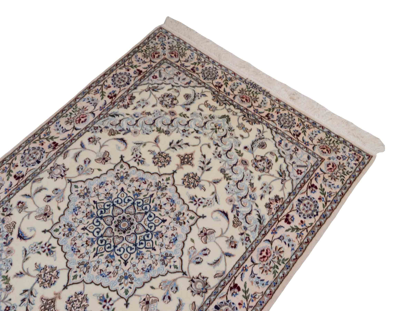 Handgeknüpfter Nain 6La Perserteppich von Habibian für Khademi, signiert, aus Wolle mit Seide, cremeweiß. Persischer Orientteppich mit Medaillon. Von Hand geknüpft in Iran / Persien. Größe: 150 x 100 cm. Teppichnummer: SB3-1036 Jupiter Intl.