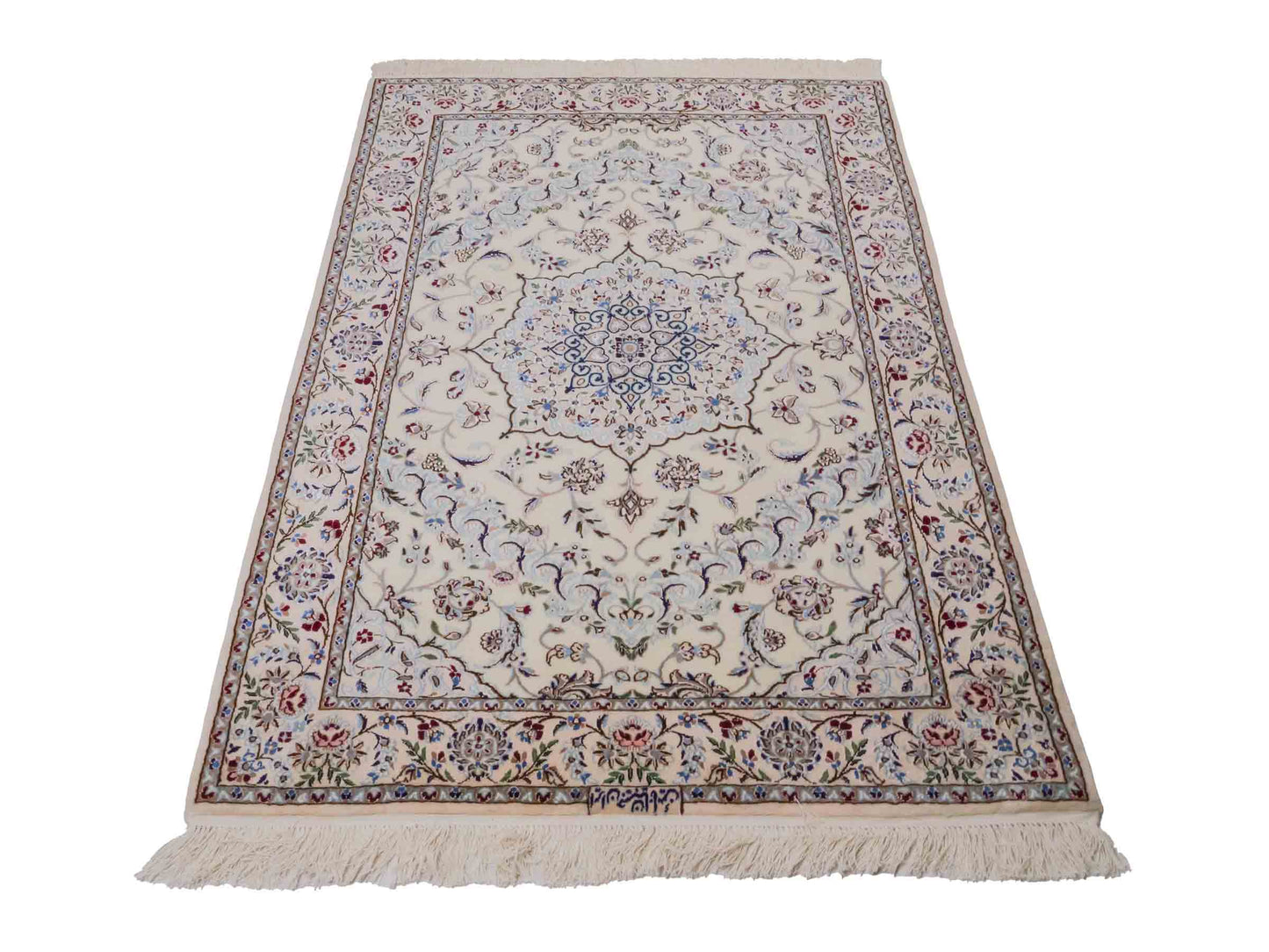 Handgeknüpfter Nain 6La Perserteppich von Habibian für Khademi, signiert, aus Wolle mit Seide, cremeweiß. Persischer Orientteppich mit Medaillon. Von Hand geknüpft in Iran / Persien. Größe: 150 x 100 cm. Teppichnummer: SB3-1036 Jupiter Intl.