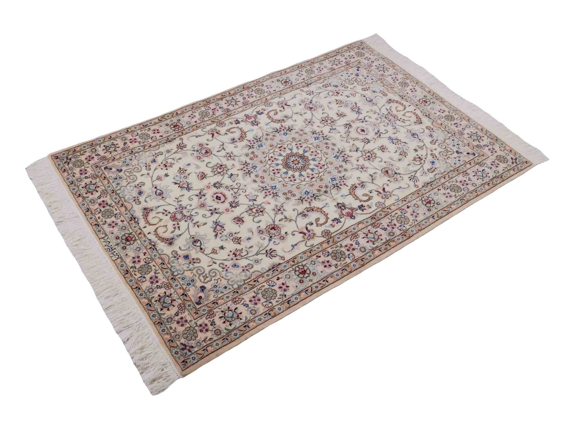 Handgeknüpfter Nain 6La Perserteppich von Habibian für Khademi, signiert, aus Wolle mit Seide, cremeweiß. Persischer Orientteppich mit Medaillon. Von Hand geknüpft in Iran / Persien. Größe: 152 x 103 cm. Teppichnummer: SB3-1035 Jupiter Intl.