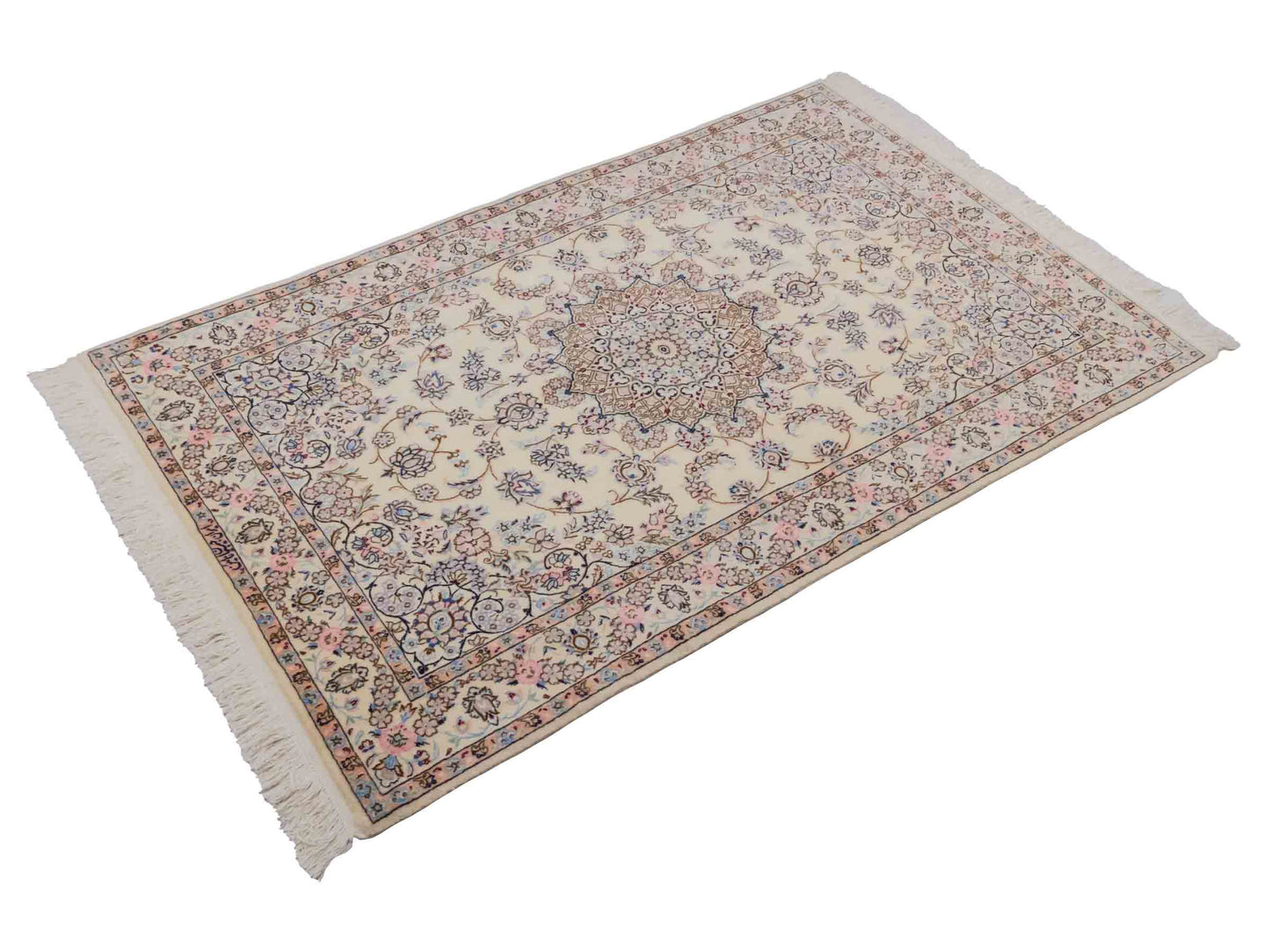 Handgeknüpfter Nain 6La Perserteppich von Habibian für Khademi, signiert, aus Wolle mit Seide, cremeweiß. Persischer Orientteppich mit Medaillon. Von Hand geknüpft in Iran / Persien. Größe: 159 x 101 cm. Teppichnummer: SB3-1039 Jupiter Intl.
