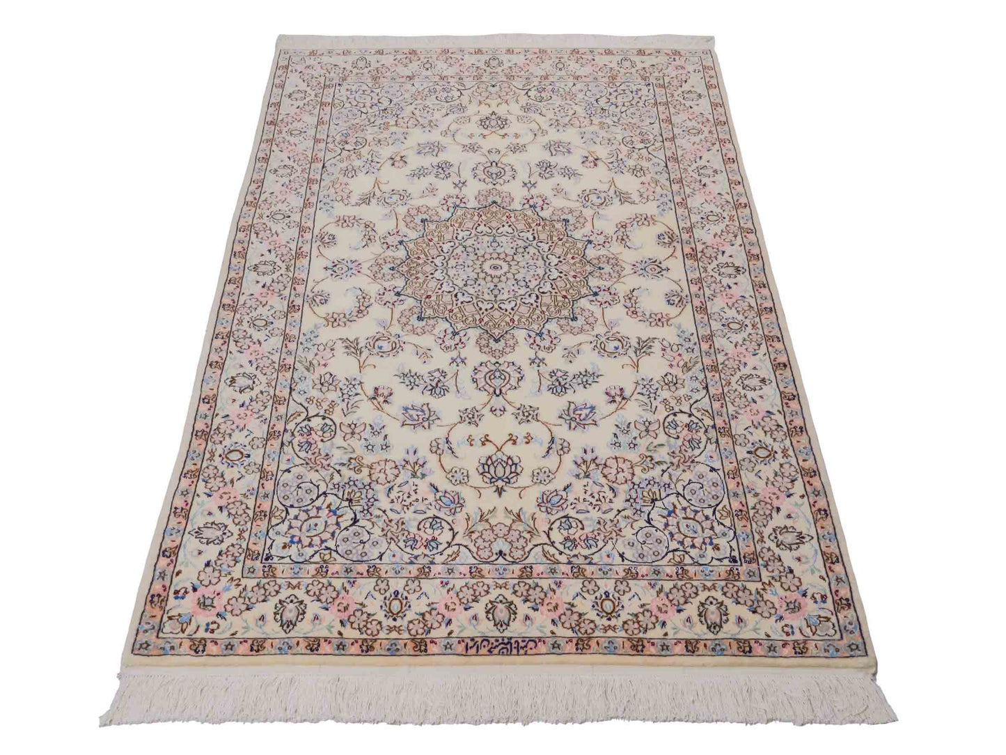 Handgeknüpfter Nain 6La Perserteppich von Habibian für Khademi, signiert, aus Wolle mit Seide, cremeweiß. Persischer Orientteppich mit Medaillon. Von Hand geknüpft in Iran / Persien. Größe: 159 x 101 cm. Teppichnummer: SB3-1039 Jupiter Intl.