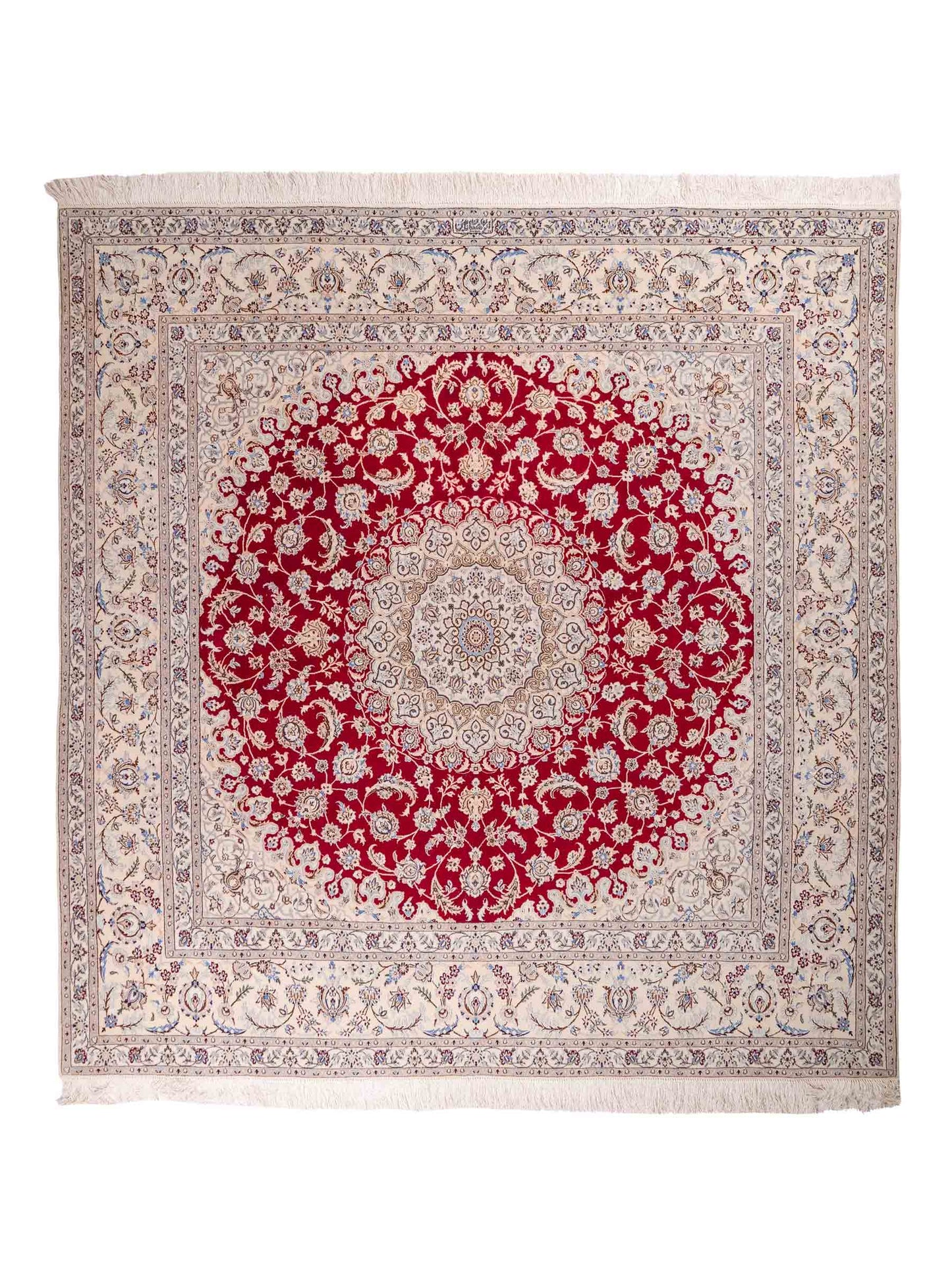 Handgeknüpfter Nain 6La Perserteppich von Khademi aus Wolle mit Seide, signiert, rot-elfenbein-weiß. Persischer Orientteppich mit Medaillon. Von Hand geknüpft in Iran / Persien. Größe: 210 cm x 200 cm. Teppichnummer: SB3-1175 | Jupiter Intl.