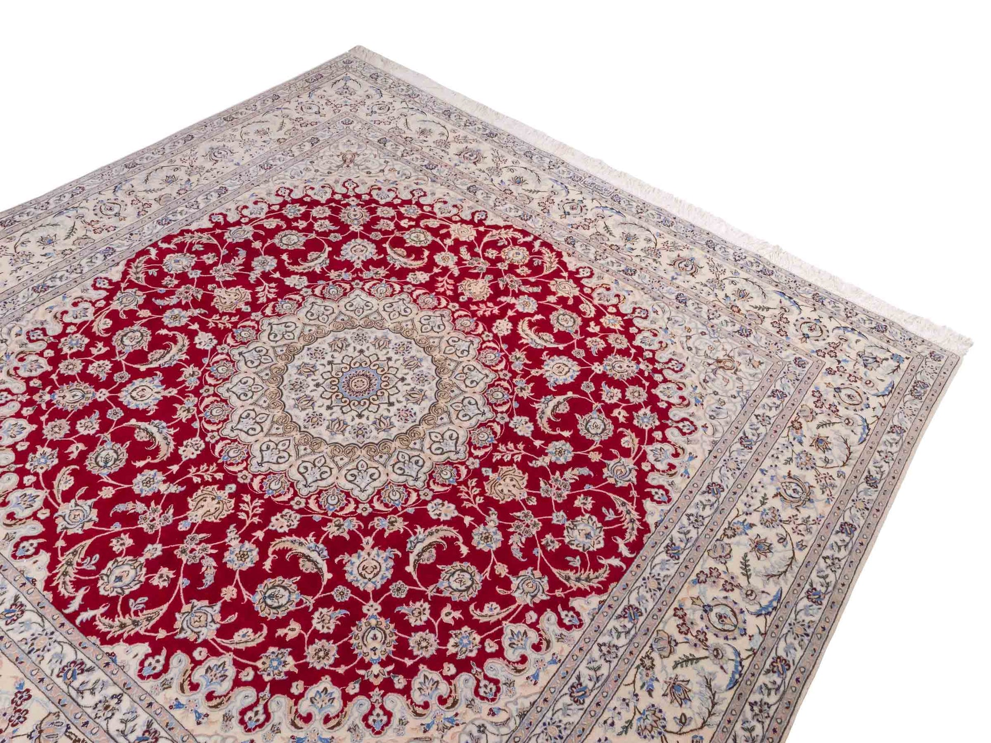 Handgeknüpfter Nain 6La Perserteppich von Khademi aus Wolle mit Seide, signiert, rot-elfenbein-weiß. Persischer Orientteppich mit Medaillon. Von Hand geknüpft in Iran / Persien. Größe: 210 cm x 200 cm. Teppichnummer: SB3-1175 | Jupiter Intl.